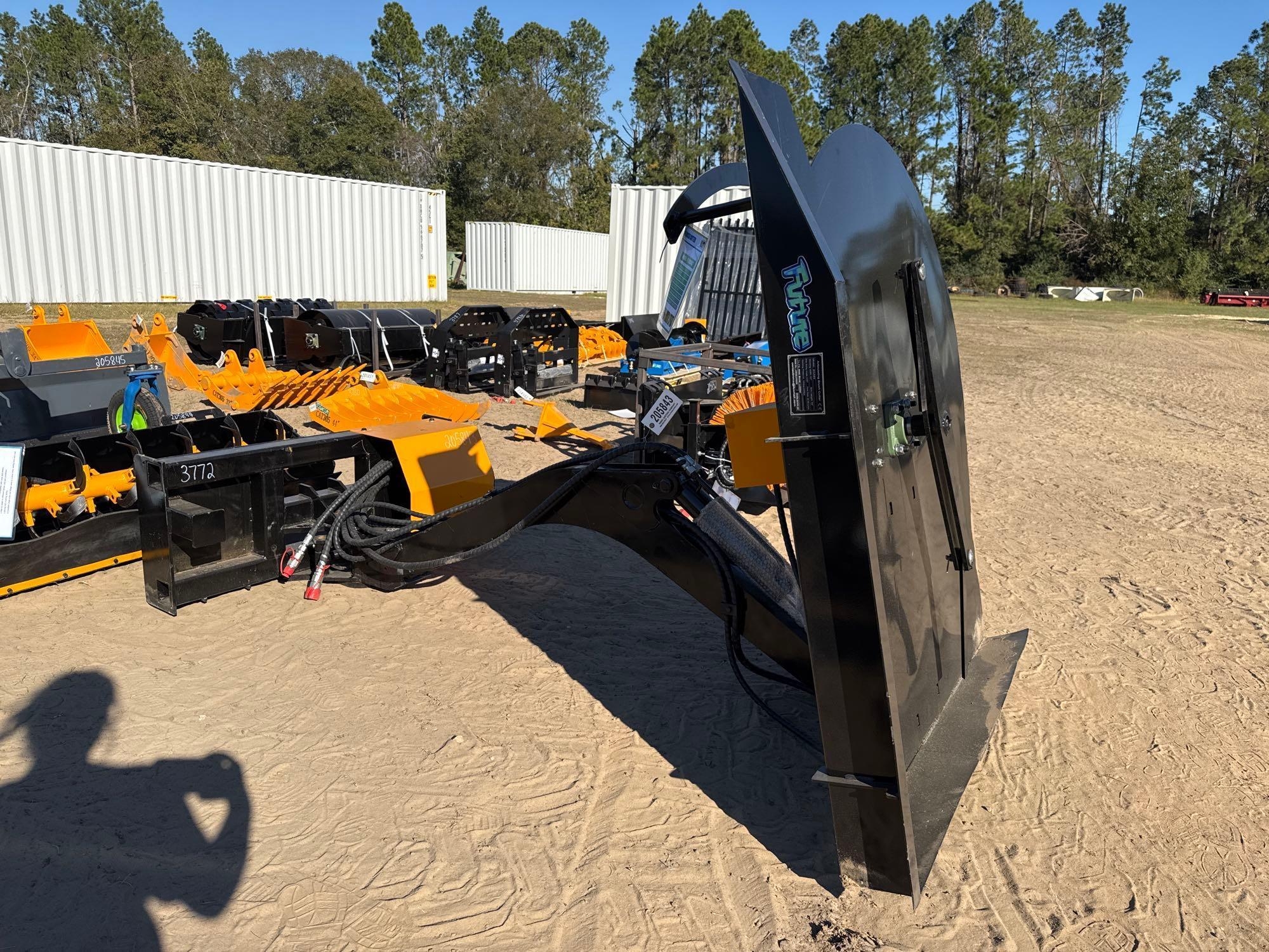 UNUSED FUTURE FT-ECA63 ARTICULATING BRUSH CUTTER (A57193)