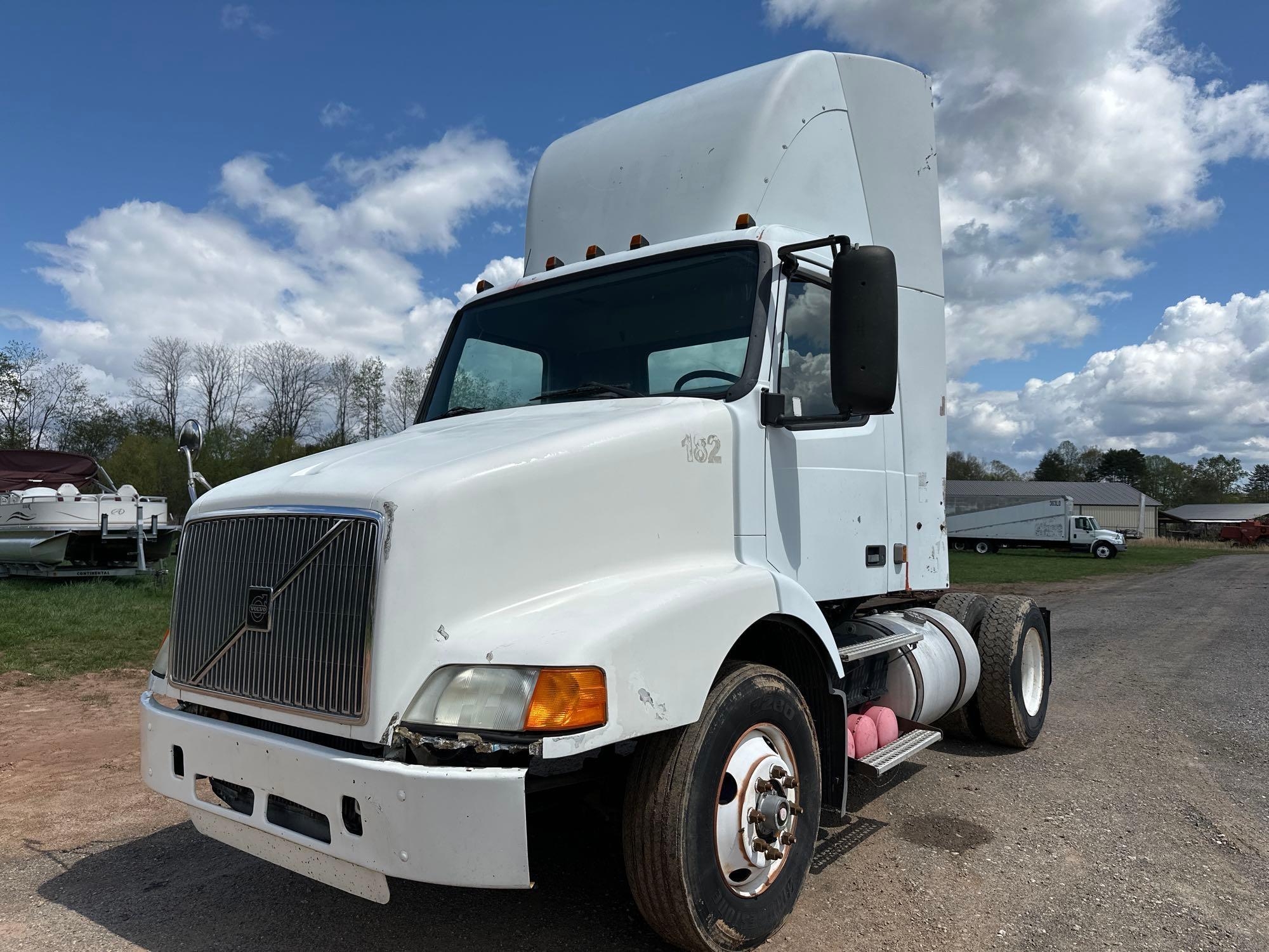 1999 Volvo VN Truck, VIN # 4VG7BBRFXXN772814 (A51572)