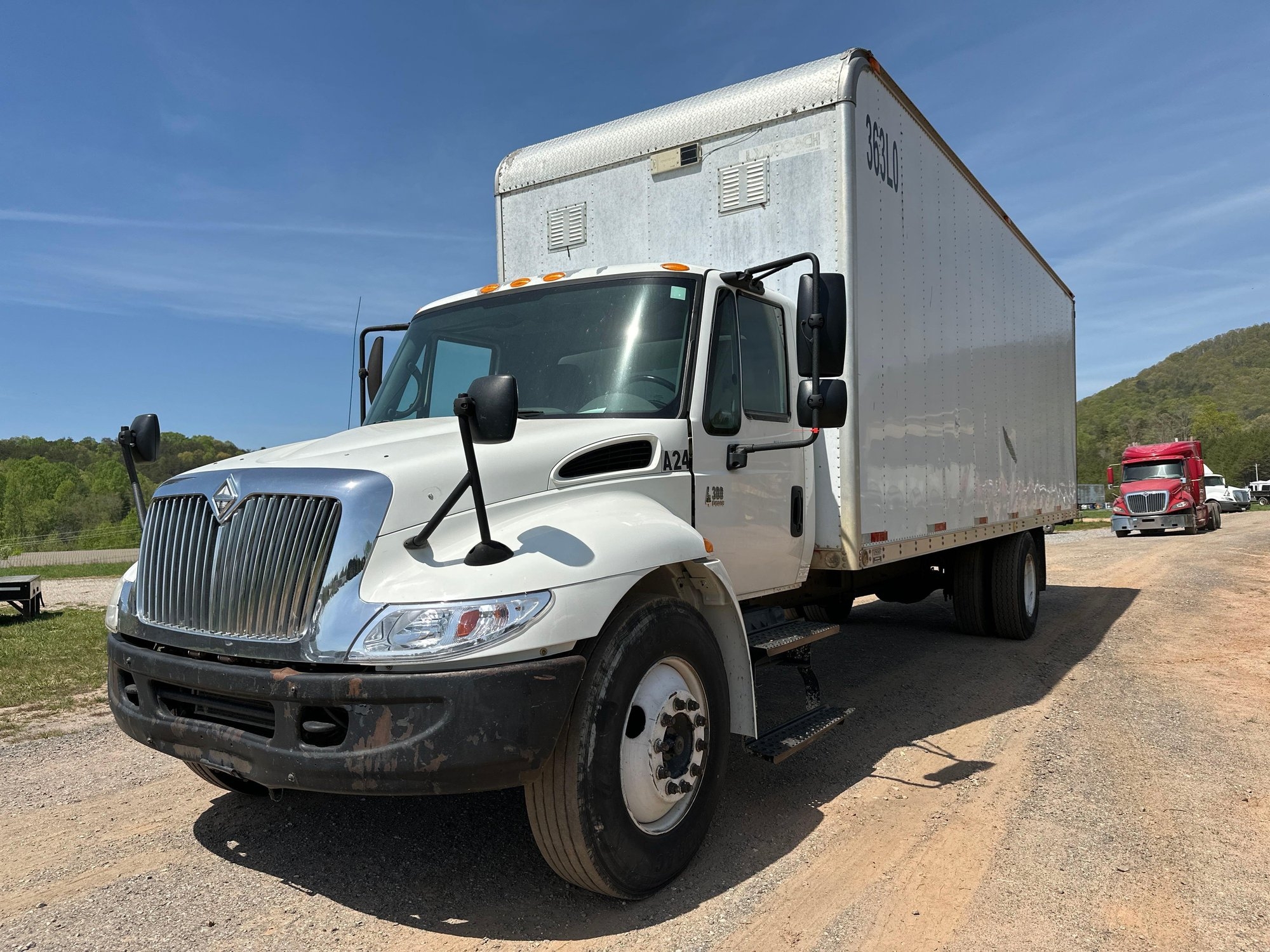 2004 International 4300 Box Truck, VIN # 1HTMMAAMX4H667102 (A51572)