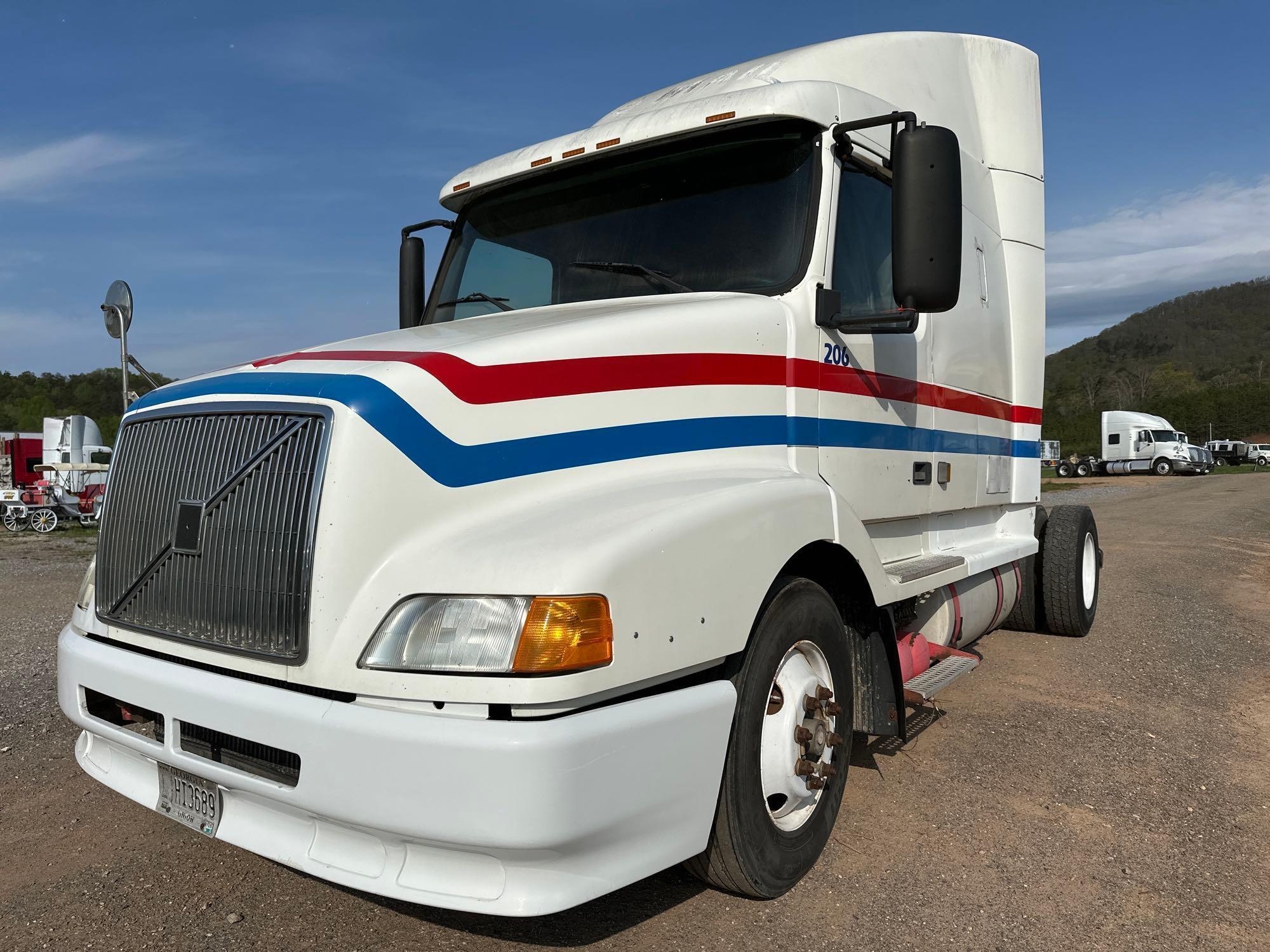 2000 Volvo VNL Truck, VIN # 4V4N21JF4YN250174 (A51572)