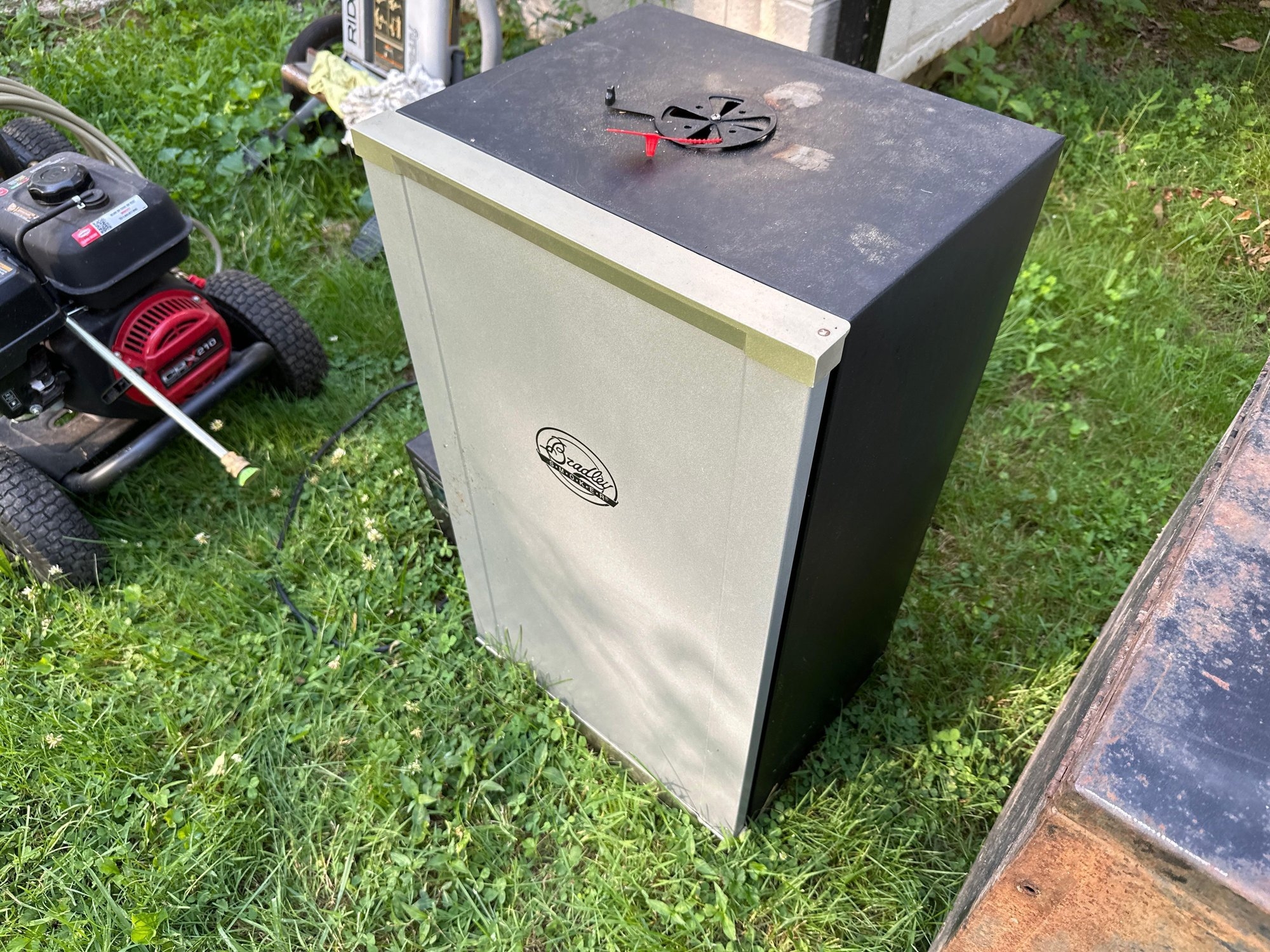 Bradley Electric Smoker and Cover (A51573)