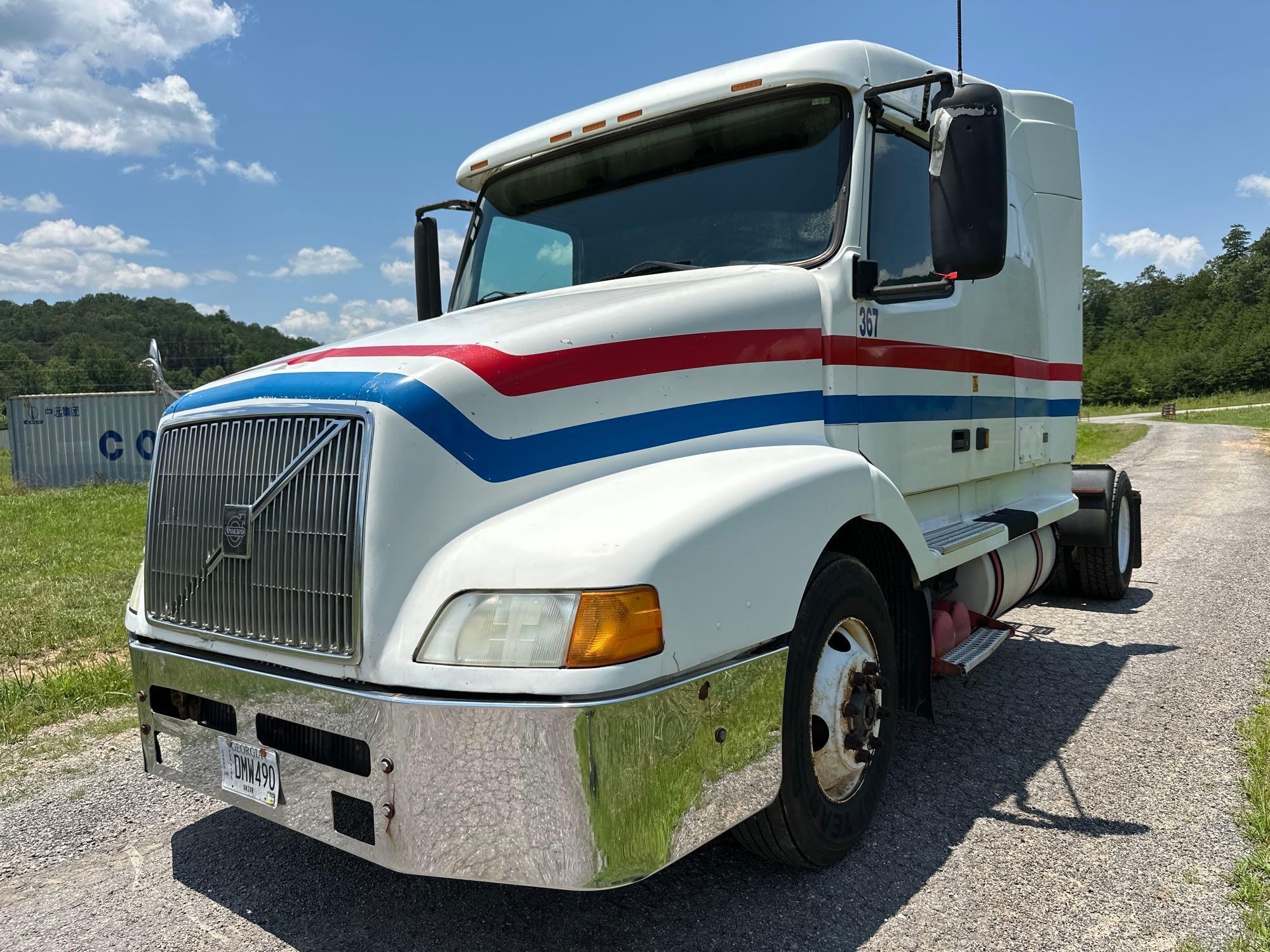 2001 Volvo VNL Truck, VIN # 4V4N19JF51N250353 (A51572)