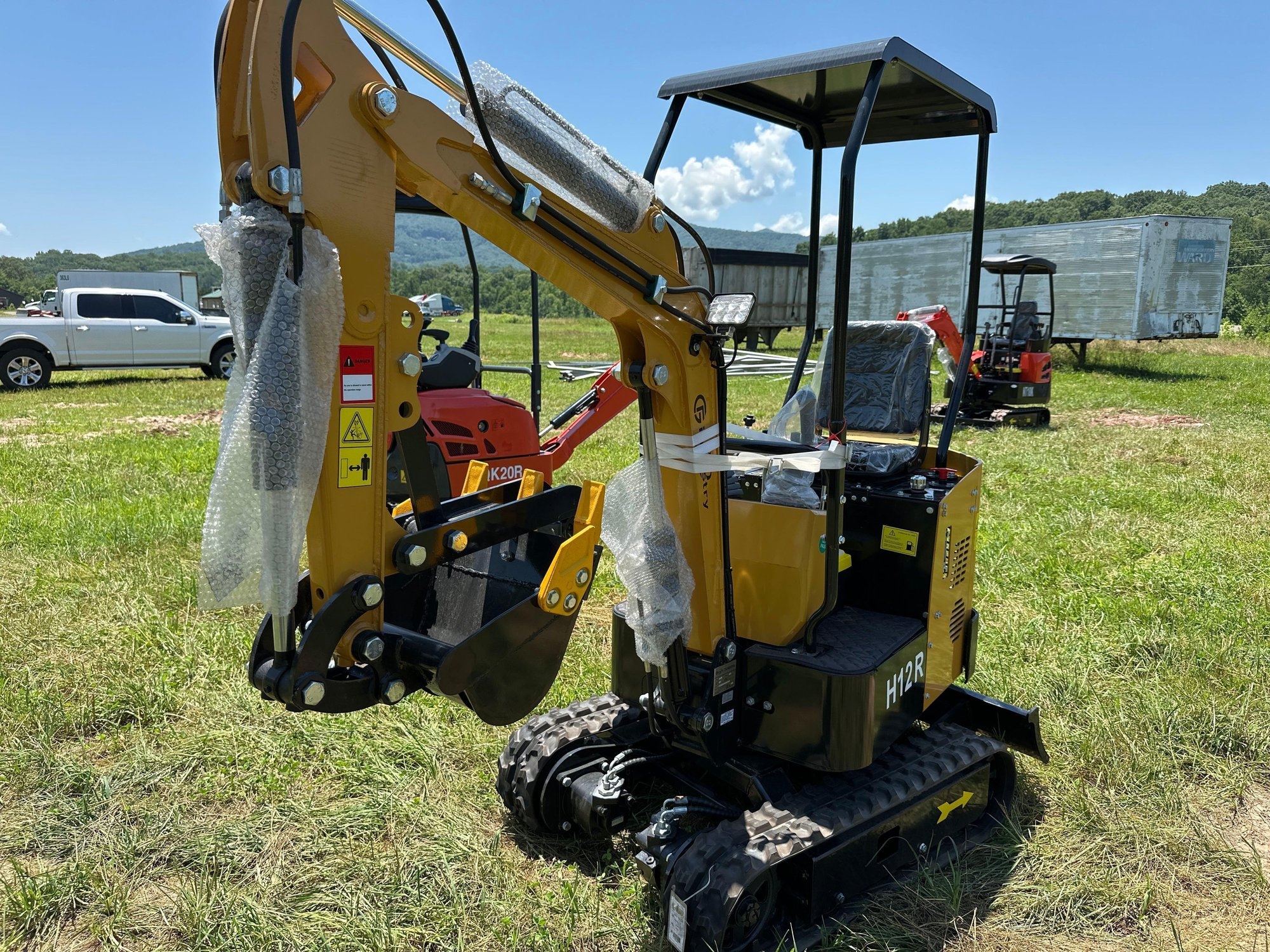 New/Unused 2025 H12R Mini Excavator (A51573)