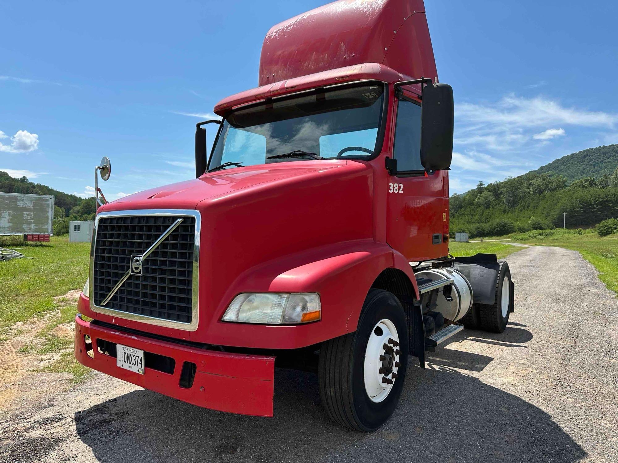 2006 Volvo VNM Truck, VIN # 4V4M19GF26N396168 (A51572)