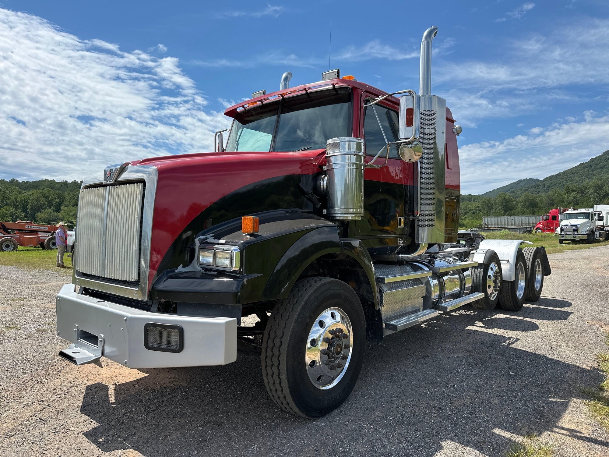 2011 Western Star Trucks 4900 SA Truck, VIN # 5KJNALDR4BPBA7822 (A51572)