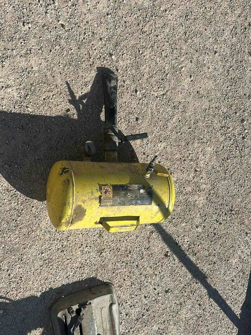 TIRE MOUNTING AIR MACHINE (A53843)