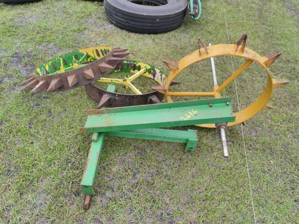 Hole Punch Wheels on Frame (A57149)