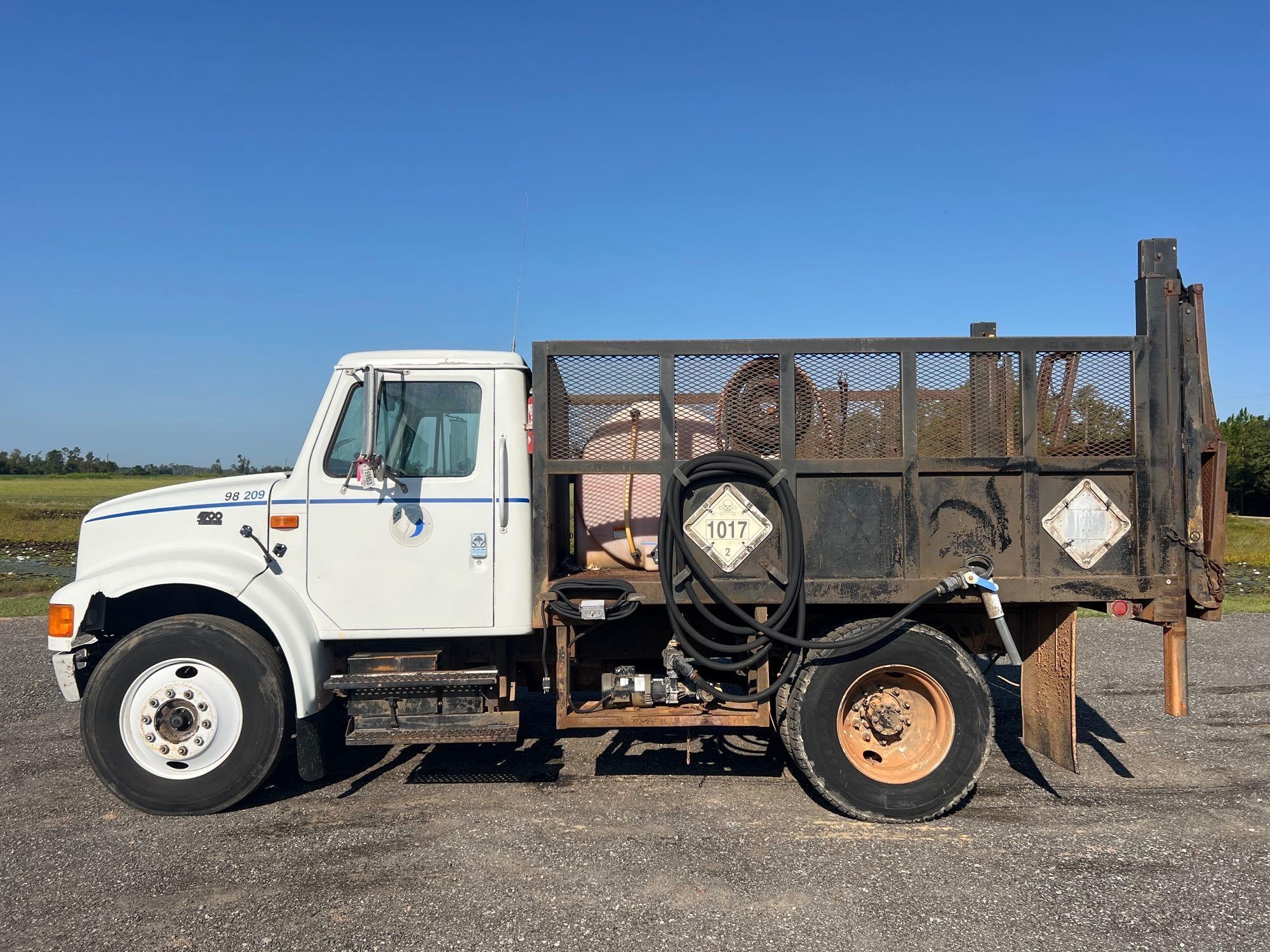 1998 INTERNATIONAL 4700 4X2 LIQUID TRANSFER TRUCK (A51406)