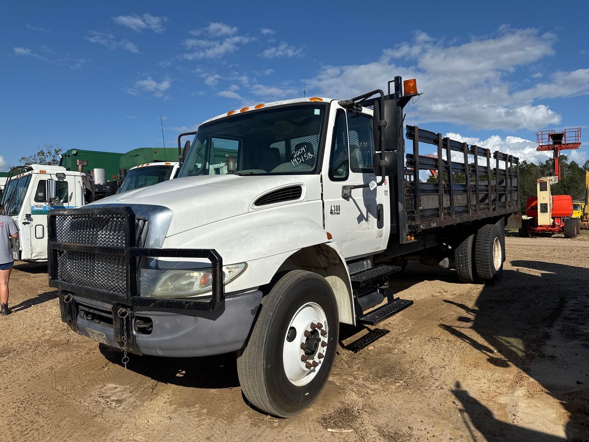 2004 INTERNATIONAL 4300 SBA 4X2 (A51406)