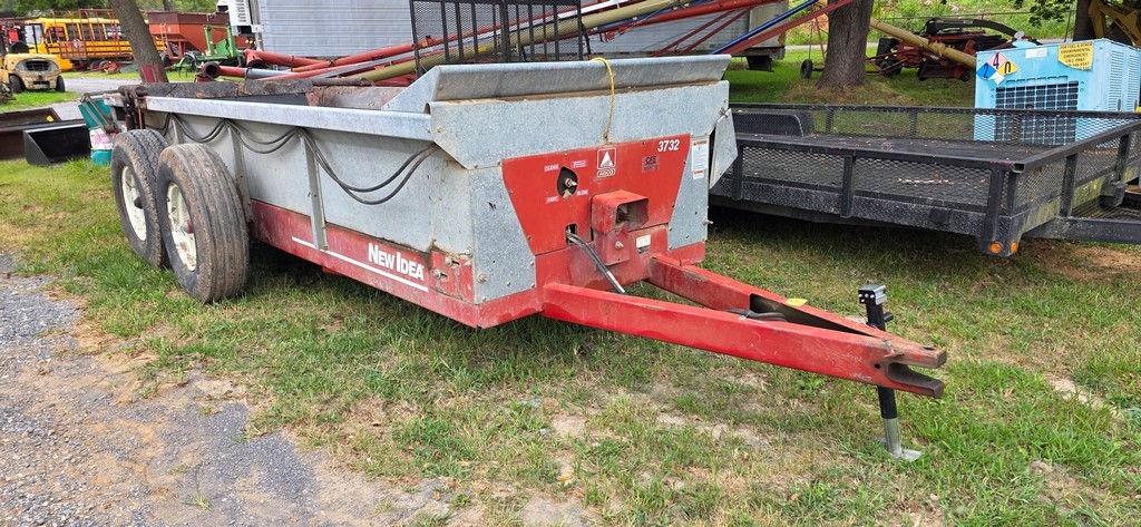 New Idea 3732 Tandem Manure Spreader (A50774)