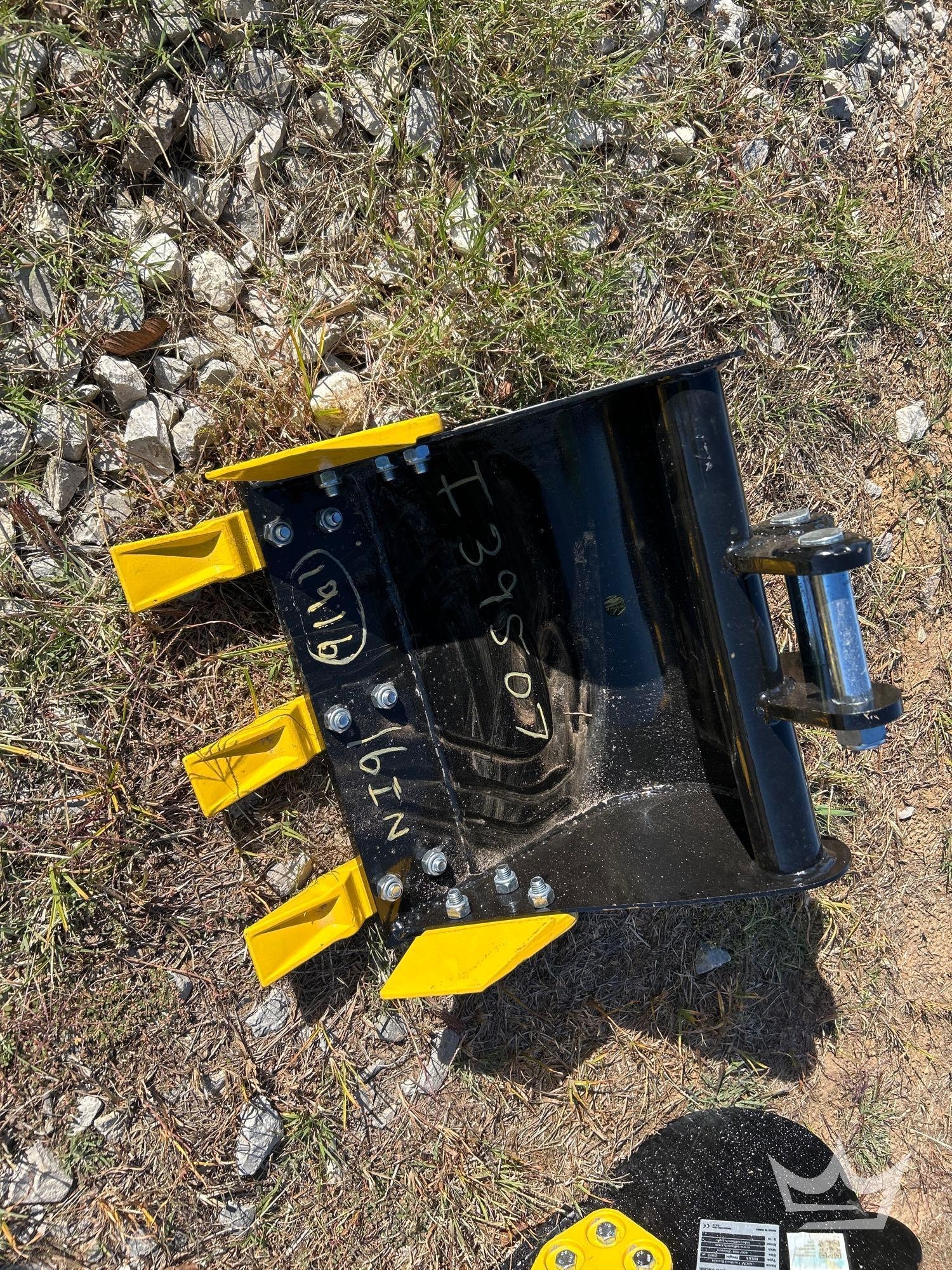 2025 IRANCH 16in Toothed Bucket (A55974)