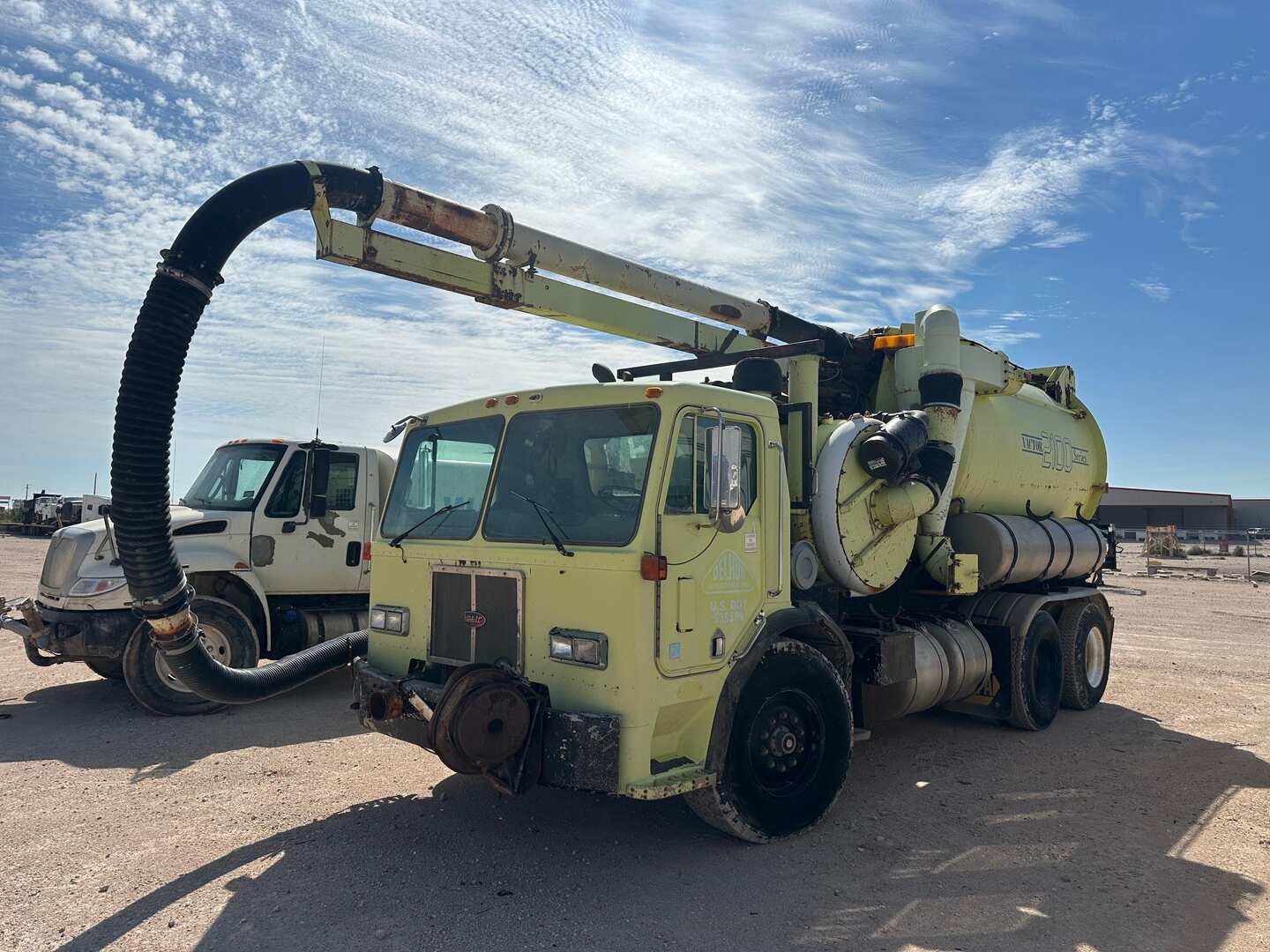 1990 PETERBILT 320 HYDROVAC (A53843)