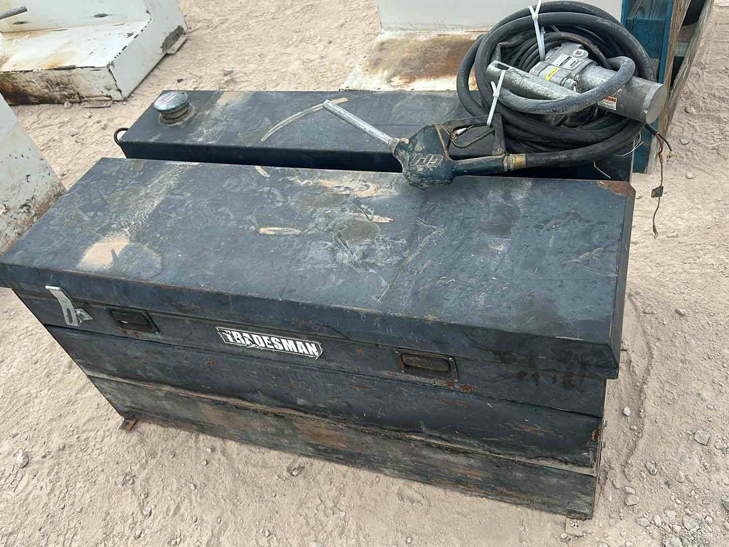 100 GAL FUEL TANK W/ PUMP TOOLBOX COMBO (A52472)
