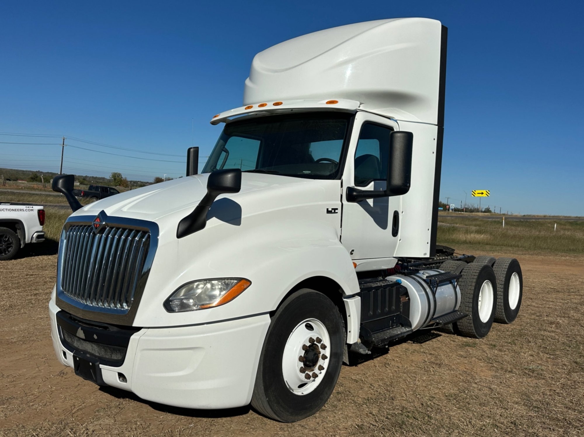 2019 INTERNATIONAL LT625 (A58214)