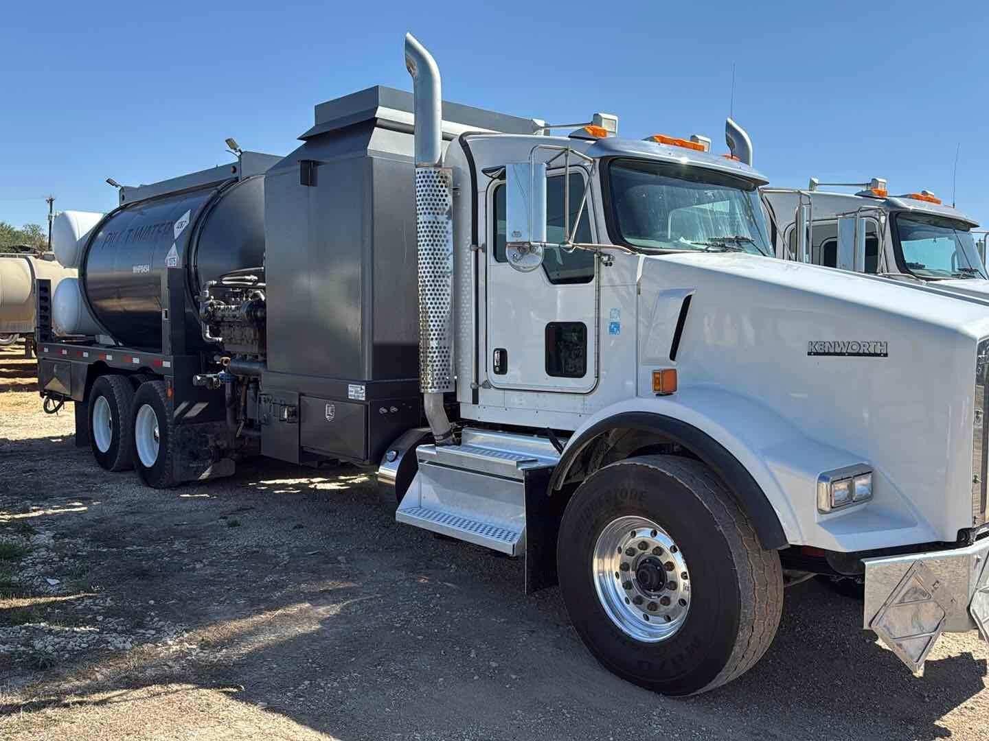 2019 KENWORTH T8 SERIES (A58214)