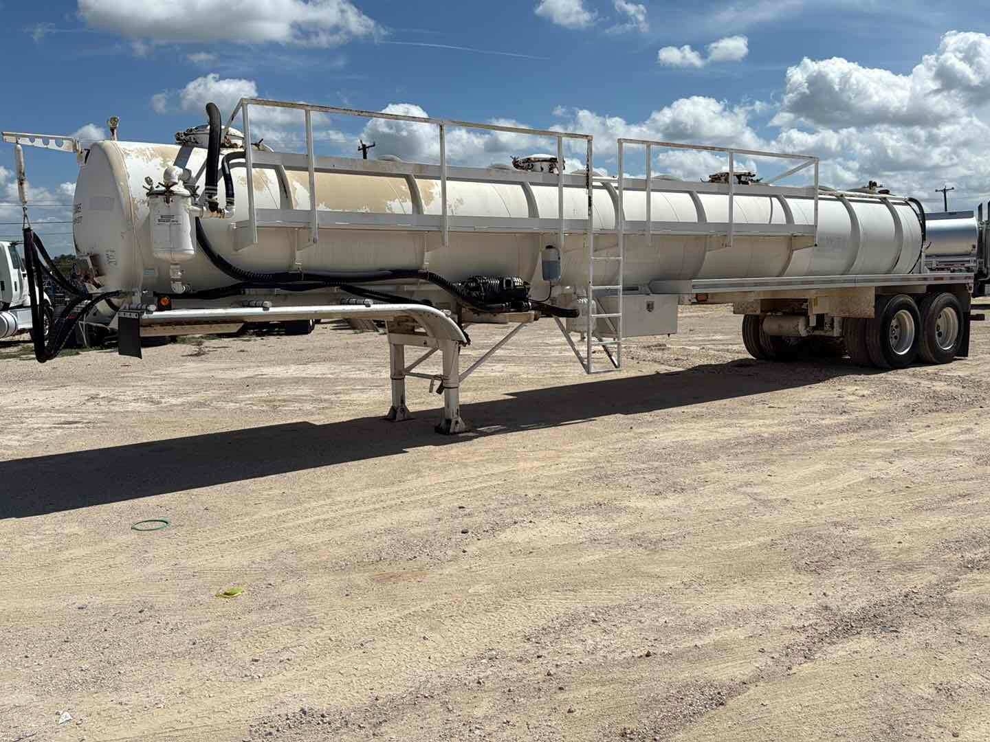 2016 TROXELL 130BBL VAC TRAILER (A52472)
