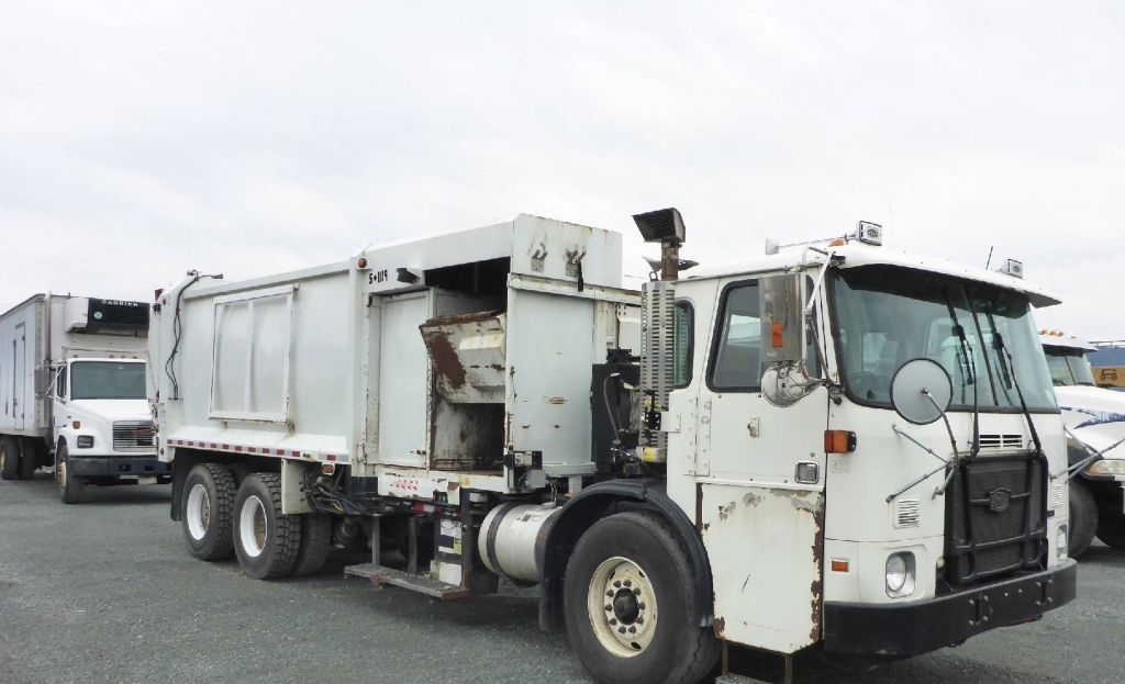 2011 Autocar ACX64 Xpeditor coe t/a refuse (A52384)