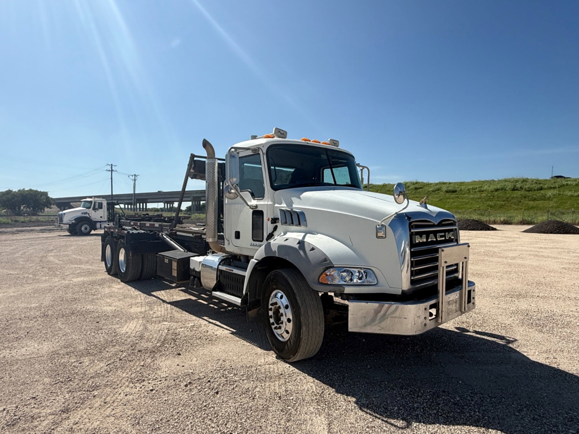 2014 MACK GU813 GRANITE ROLL OFF TRUCK (A50854)