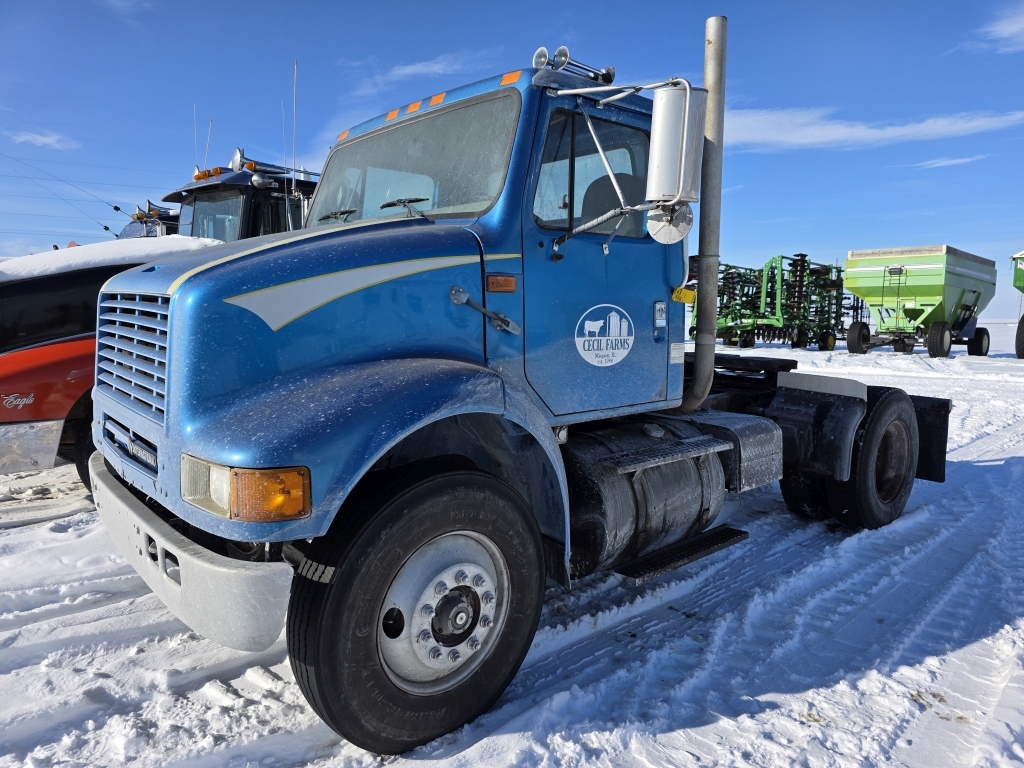 1999 International 8000 Semi Truck (A59814)