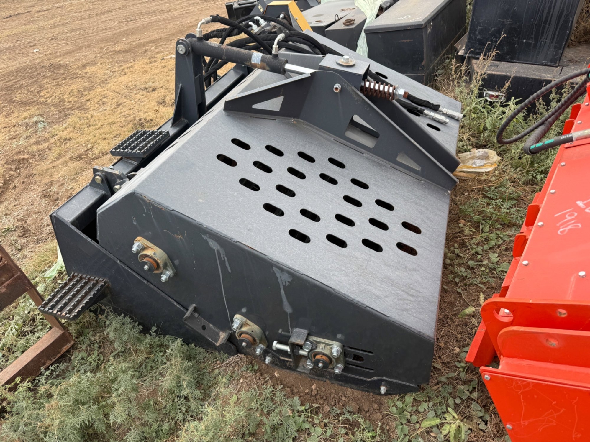 SKID STEER ATTACHMENT ROCK SIFTER WITH BUCKET (A58216)