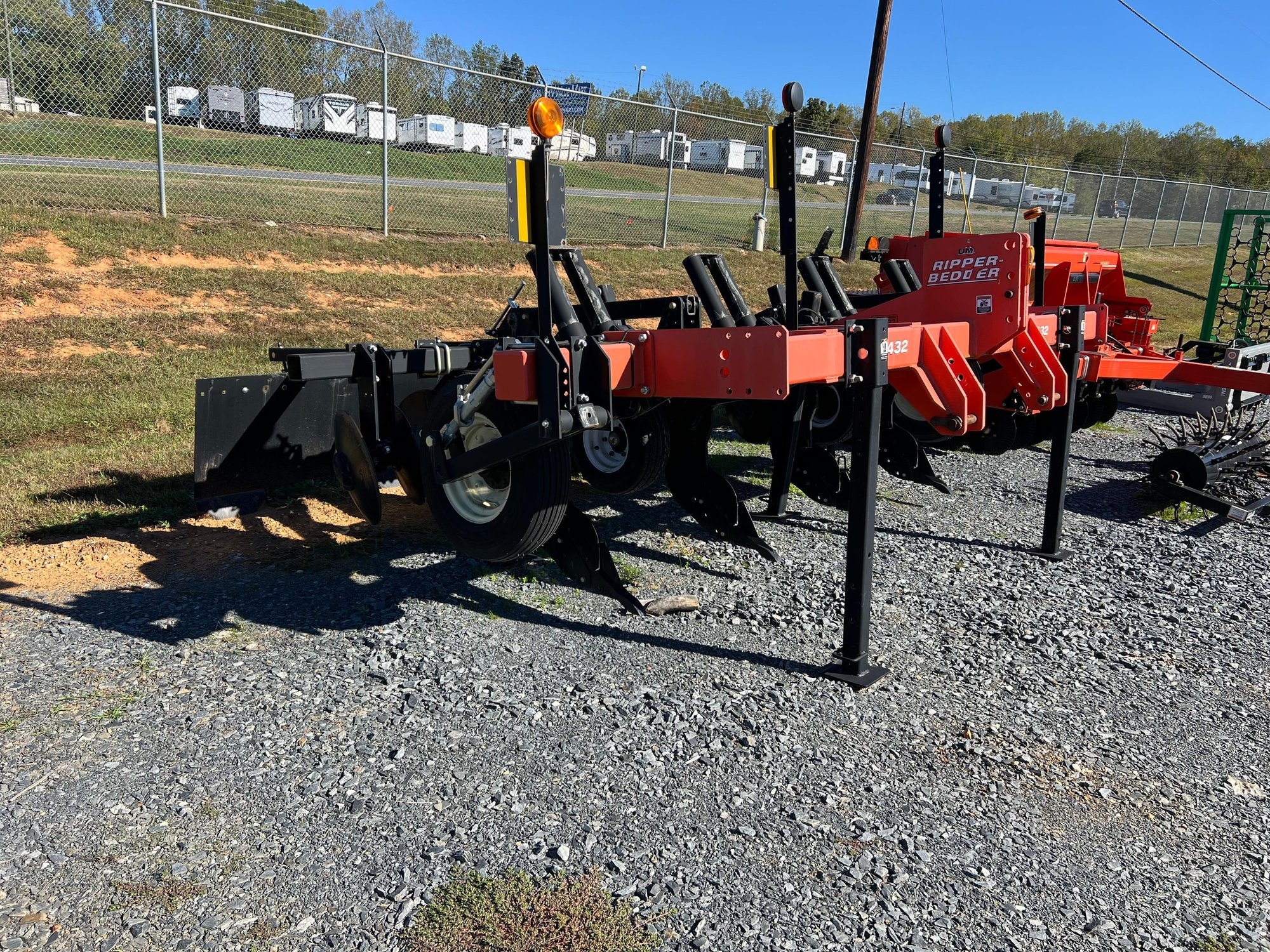 2021 Unverferth 432 Rigid 4 Row 36-inch 3PT Ripper Bedder (A61307)