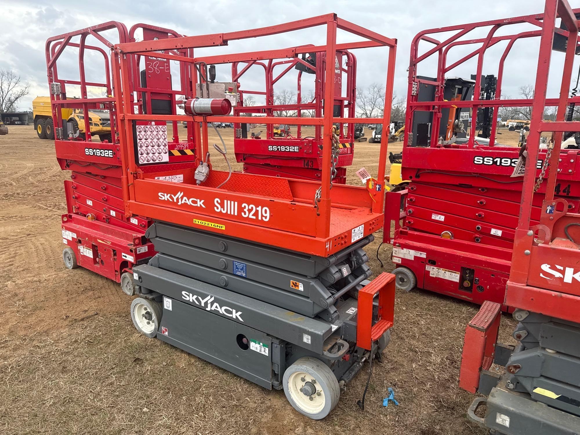 SKYJACK SJIII 3219 SCISSOR LIFT (A60429)