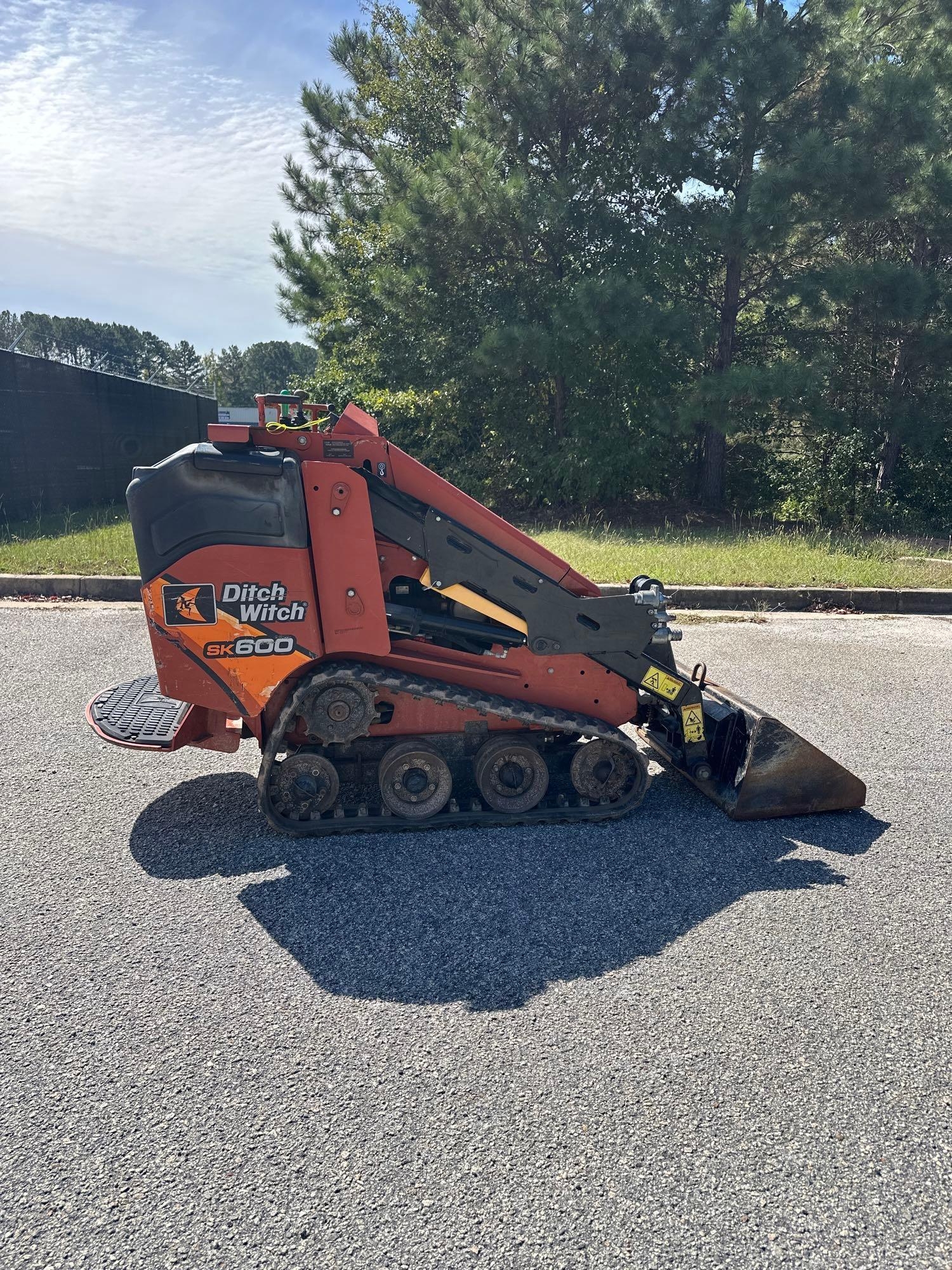 2017 Ditch Witch SK600 Mini Skid Steer (A54865)