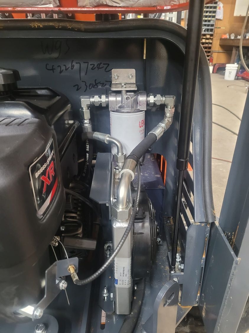 417378637_3609158249351770_2510798303978008289_n  L12 hyd filter.jpg