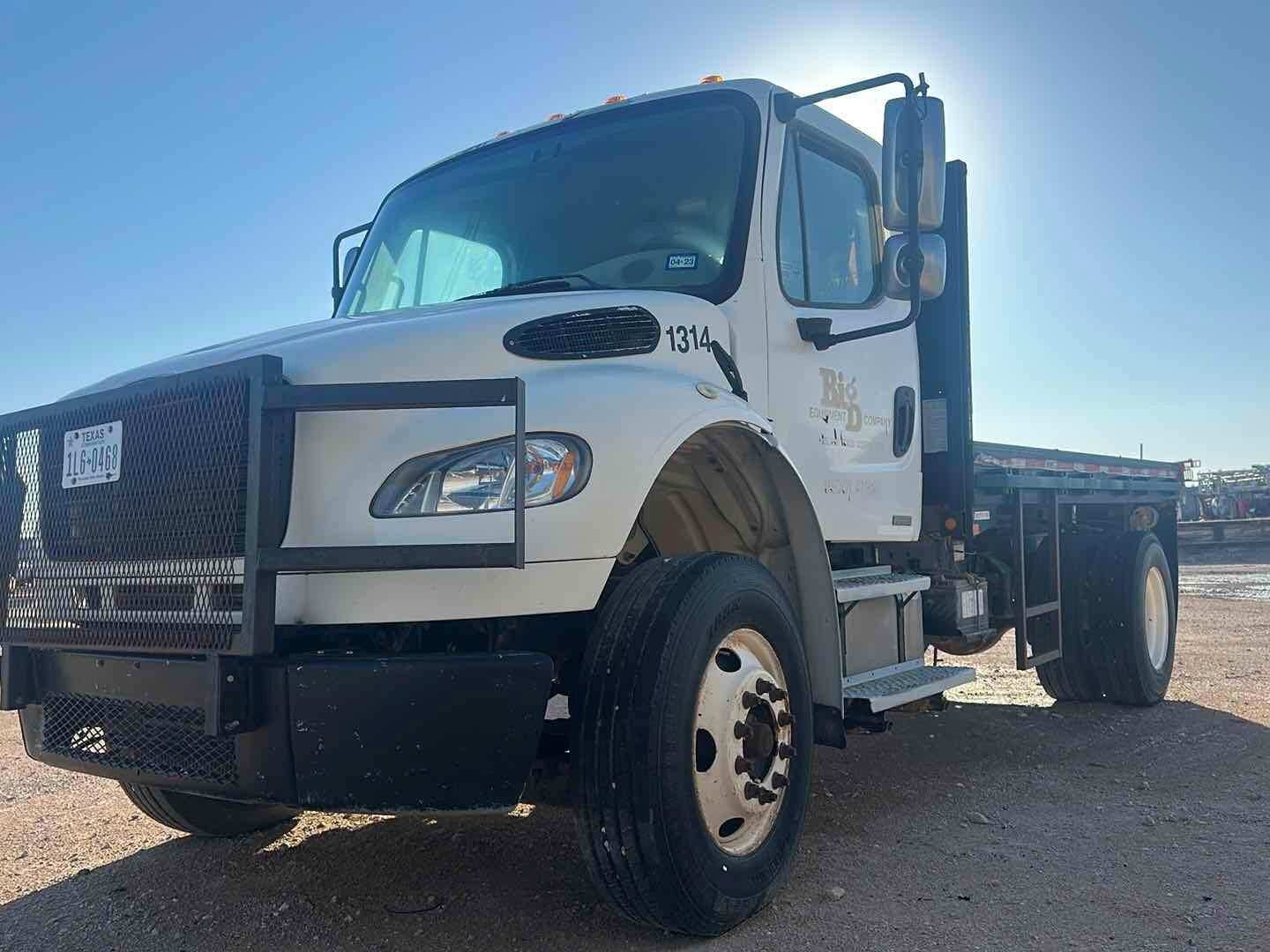 2008 FREIGHTLINER M2 FLATBED (A50854)