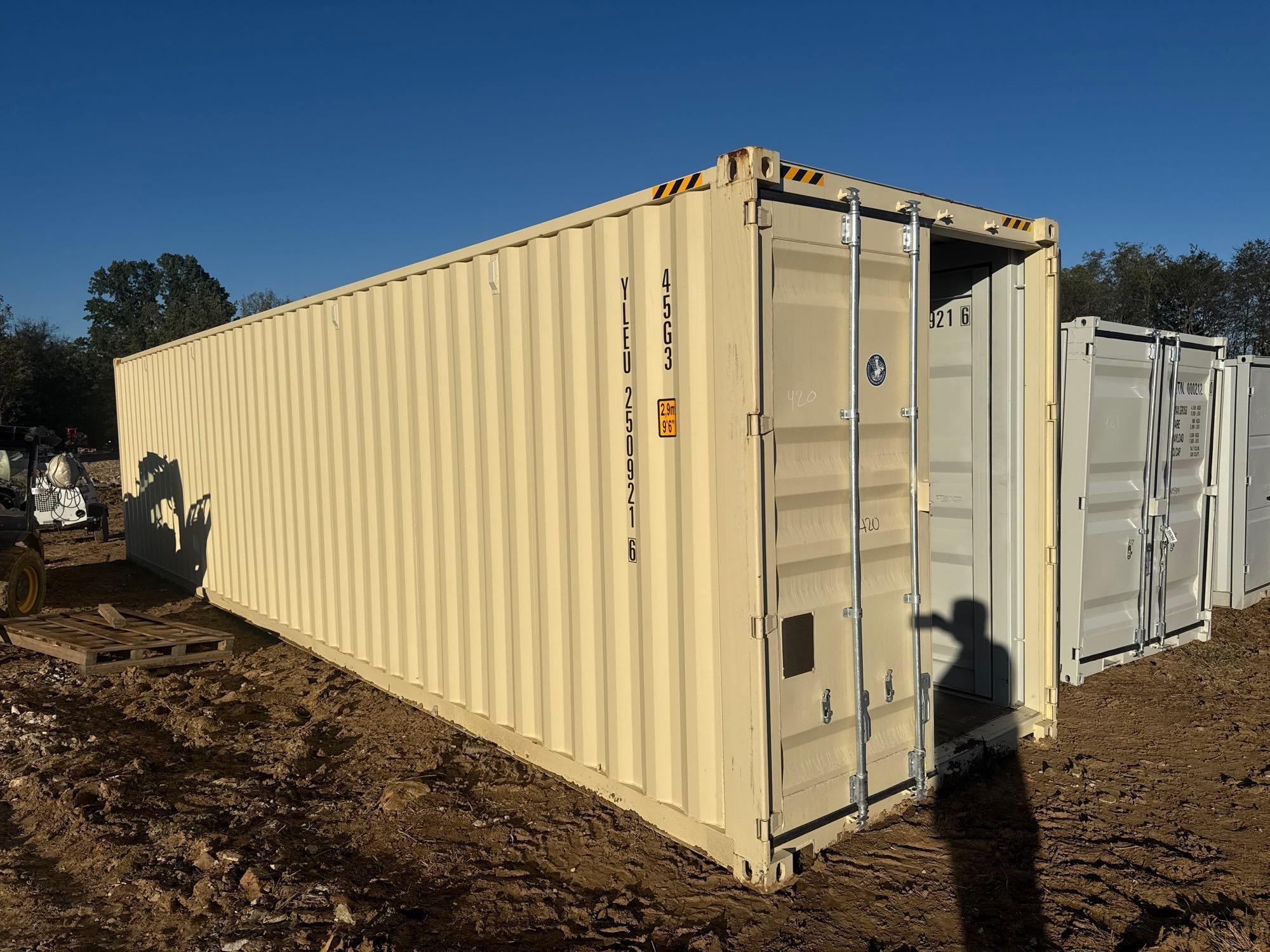 40' CONTAINER (A52706)