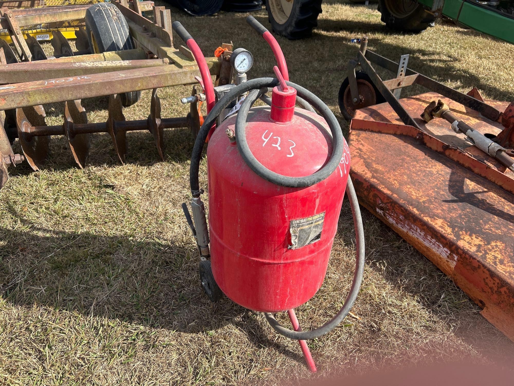 CENTRAL PNEUMATIC SAND BLAST POT (A52708)