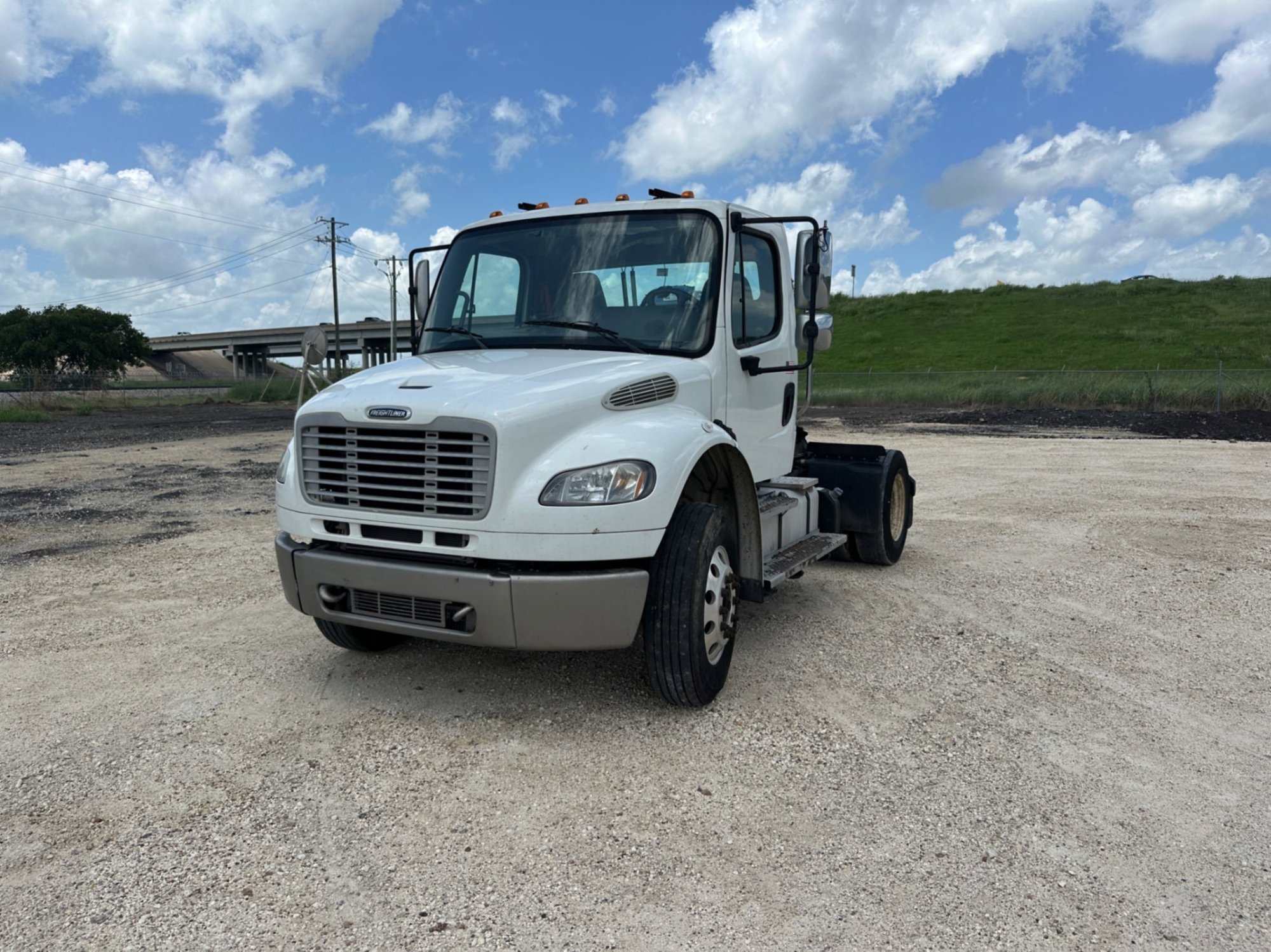 2015 FREIGHTLINER M2 (A50854)