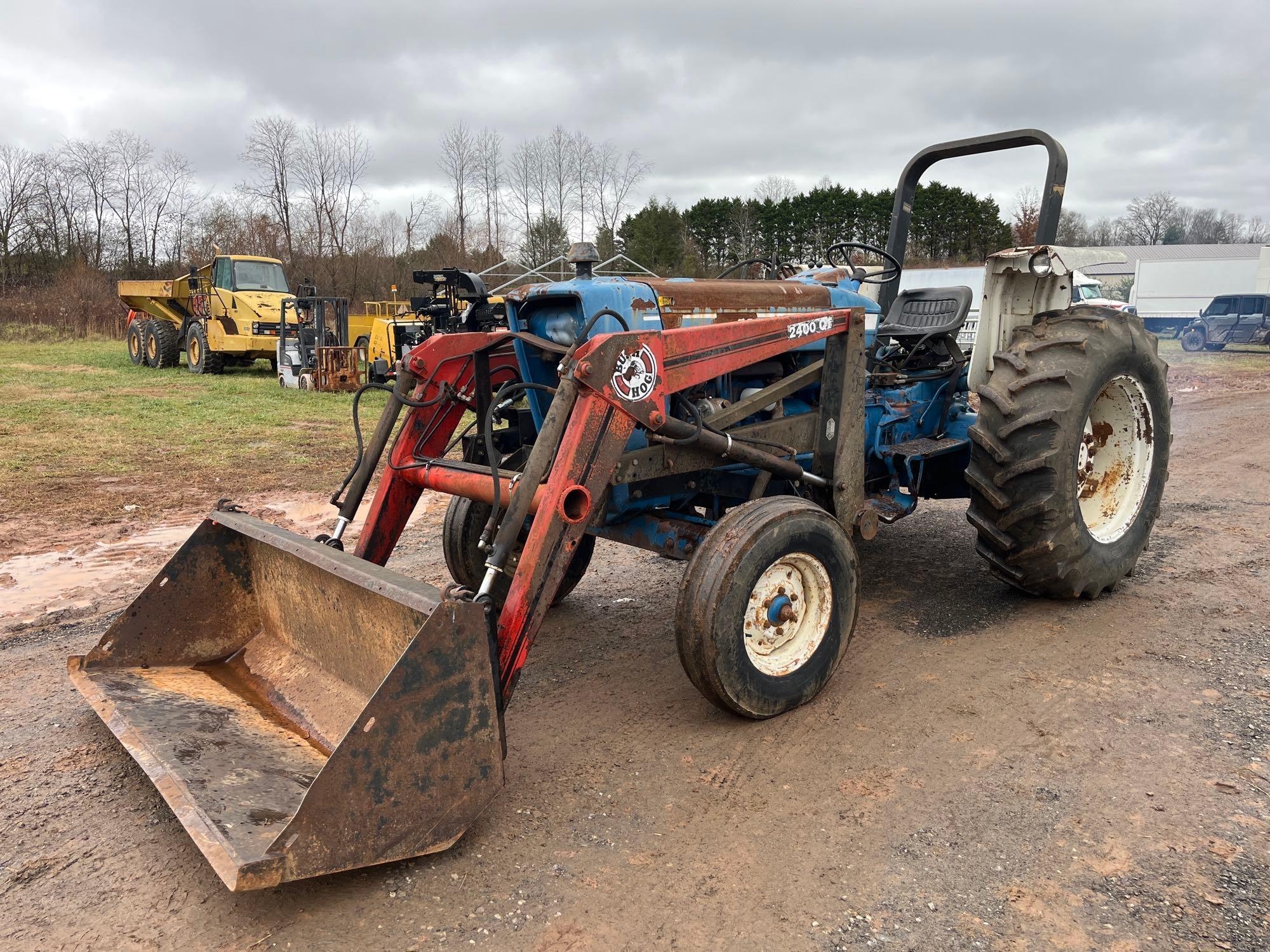 Ford 5600 Tractor with Loader (A57453)