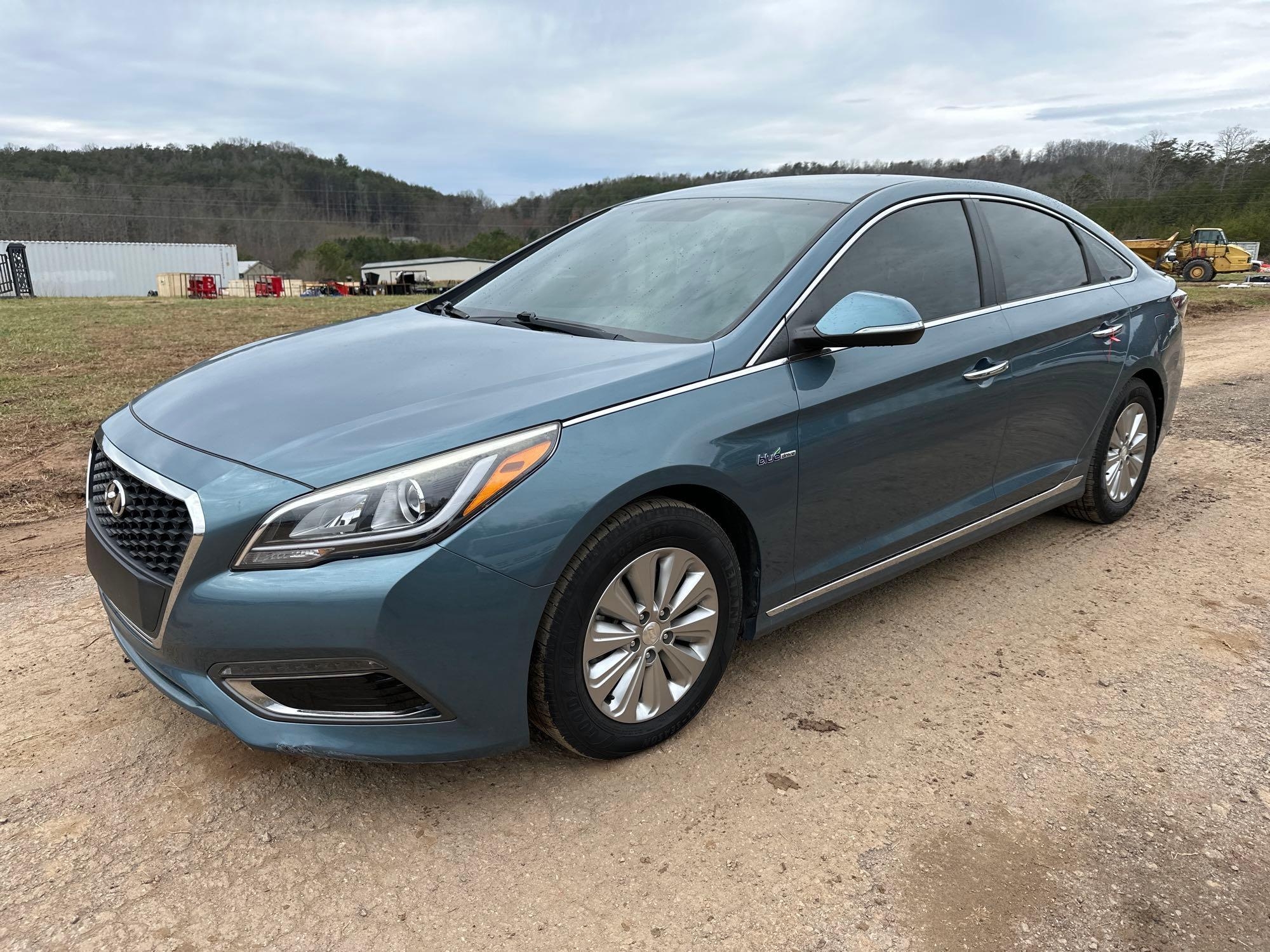 2016 Hyundai Sonata Hybrid Passenger Car, VIN # KMHE24L18GA041858 (A57453)