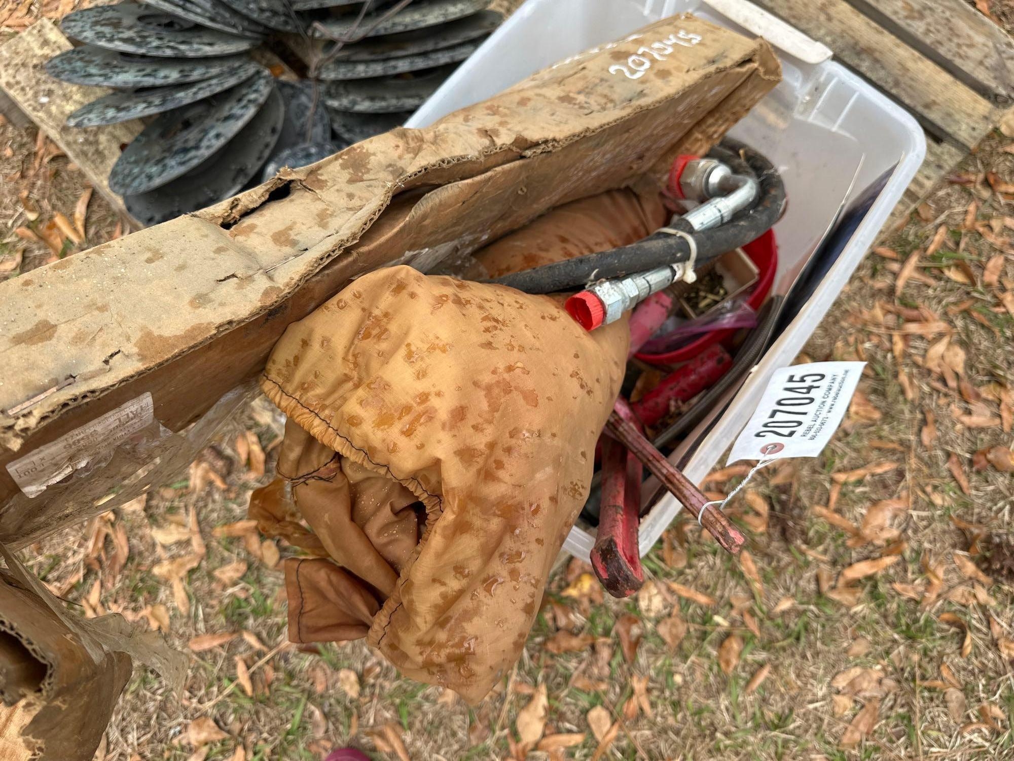 BOX OF BINDERS & MISC (A52708)