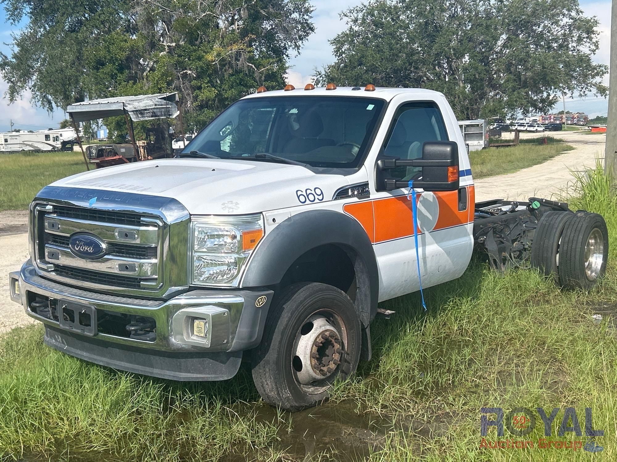 2015 Ford F-450 Cab and Chassis Truck (A51692)