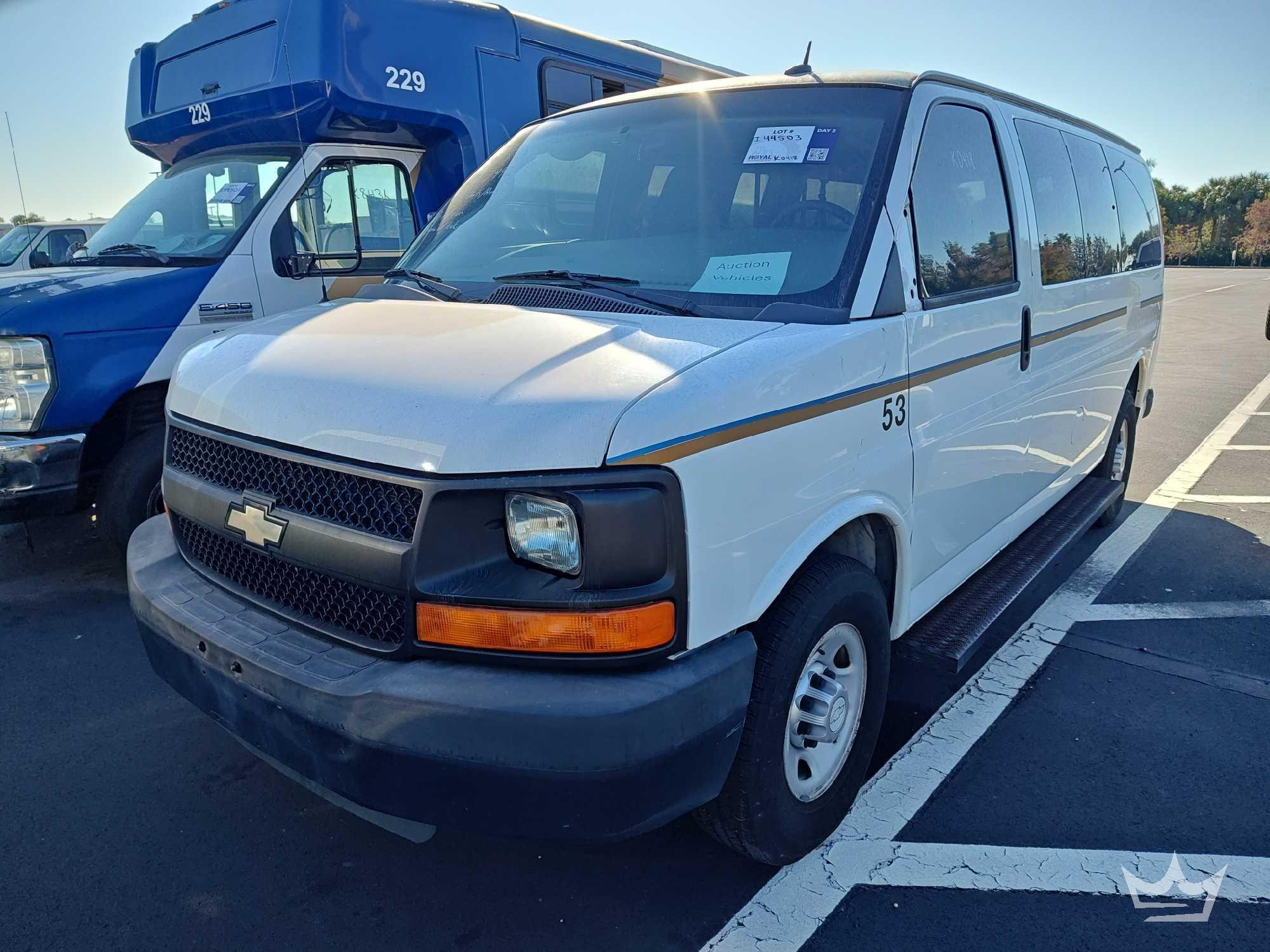 2015 Chevrolet Express 2500 Passenger Van (A56858)