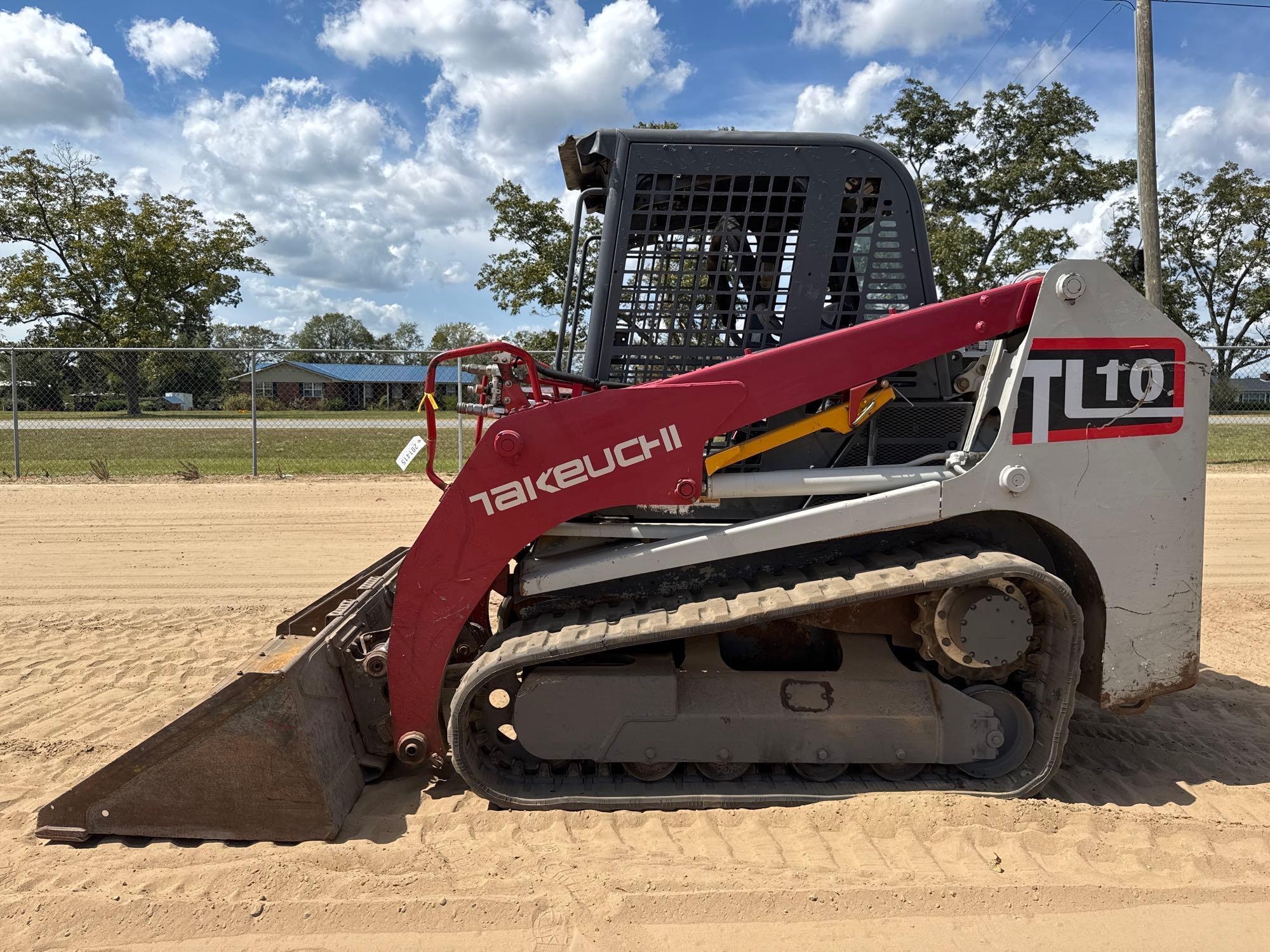 2015 TAKEUCHI TL10 SKID STEER (A52705)