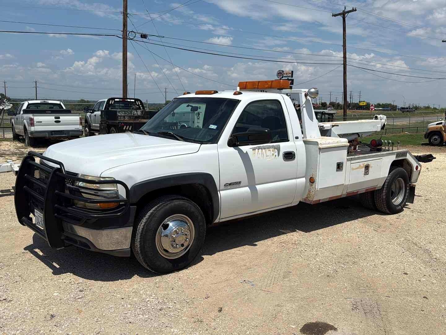 2001 CHEVROLET TOW TRUCK (A52472)