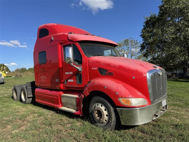 2005 Peterbilt 387 with Wet Kit (A56435)