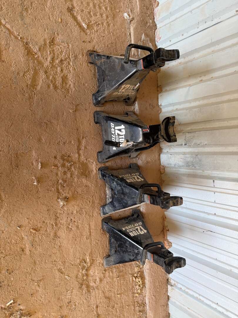 4- 12 TOM JACK STANDS (A53843)