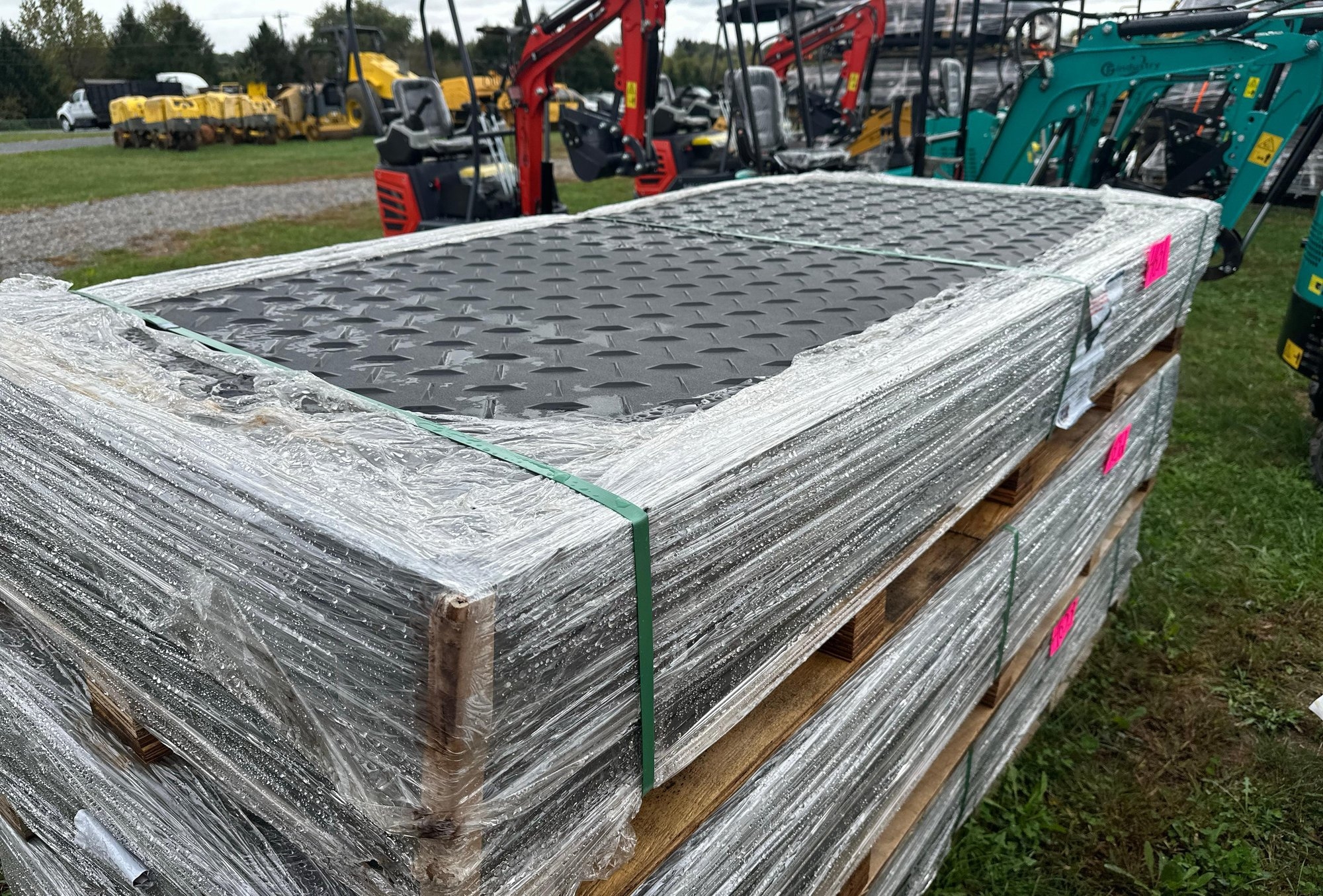(15) UNUSED 4'x8' Rubber Mats (A47477)