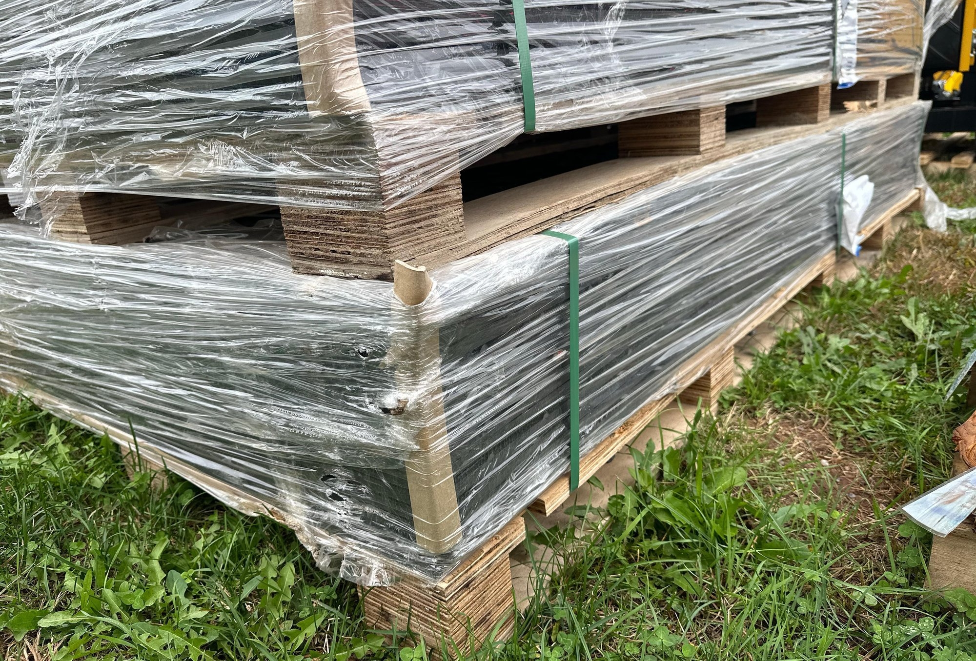(15) UNUSED 4'x8' Rubber Mats (A47477)