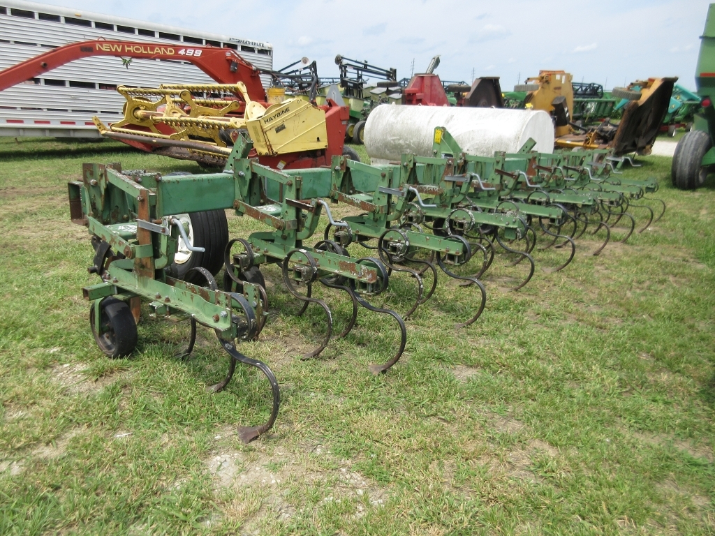 Noble 8 Row Cultivator (A50514)