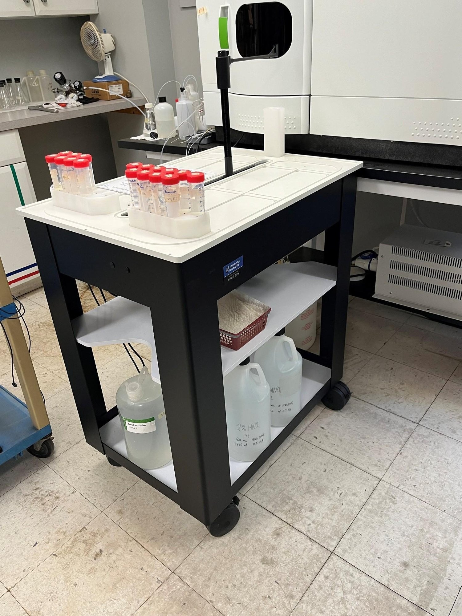 ESI FAST 8DX Auto Sampler with Table (A46877)