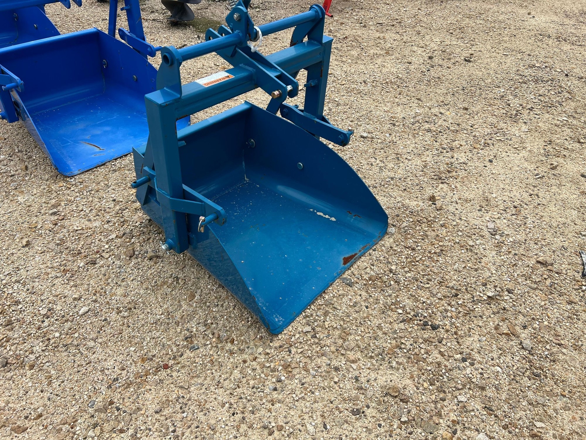 NEW HOLLAND 706 30 INCH 3PT DIRT SCOOP (A55315)