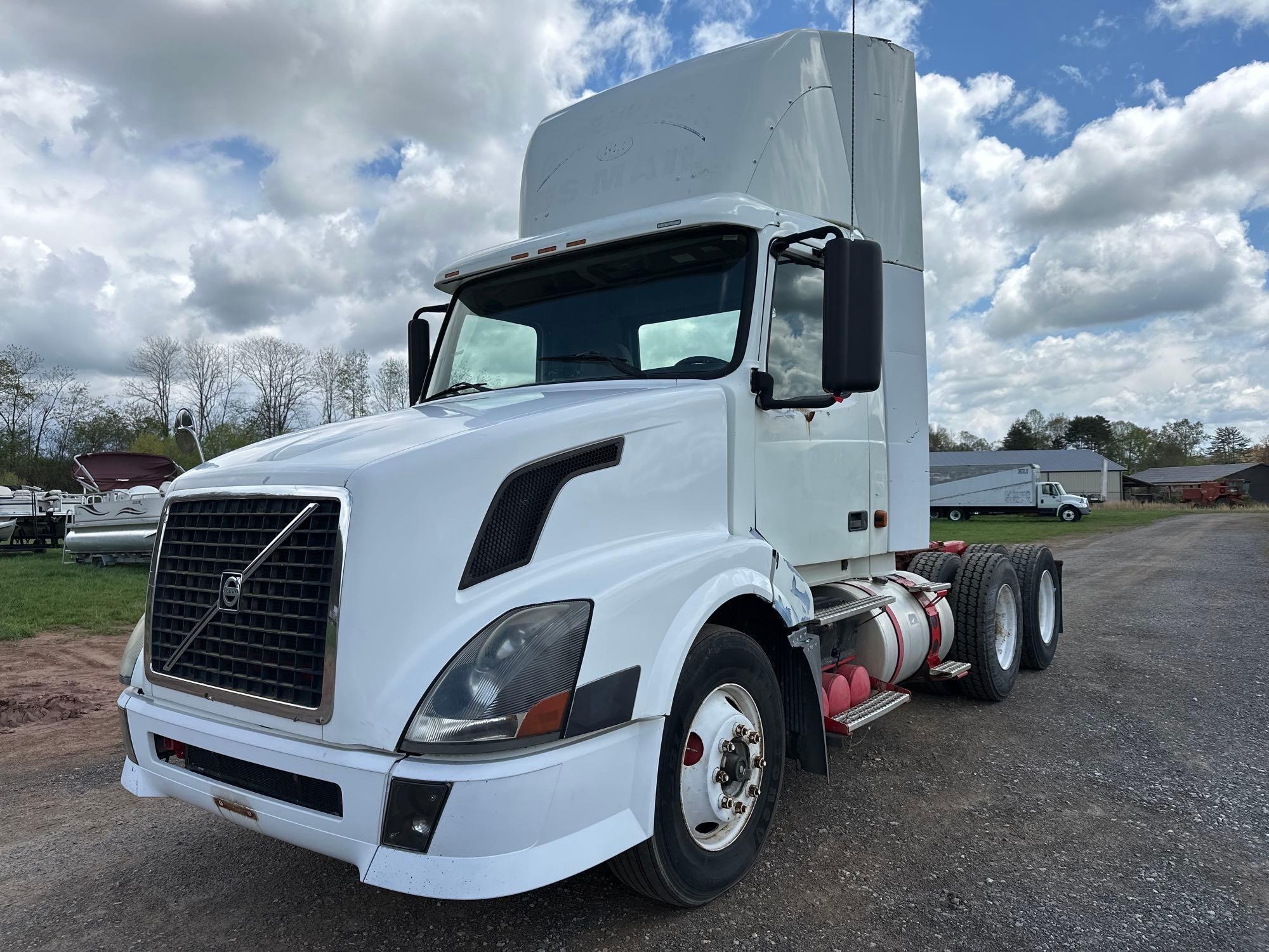 2007 Volvo VNL Truck, VIN # 4V4NC9TG77N443256 (A44391)