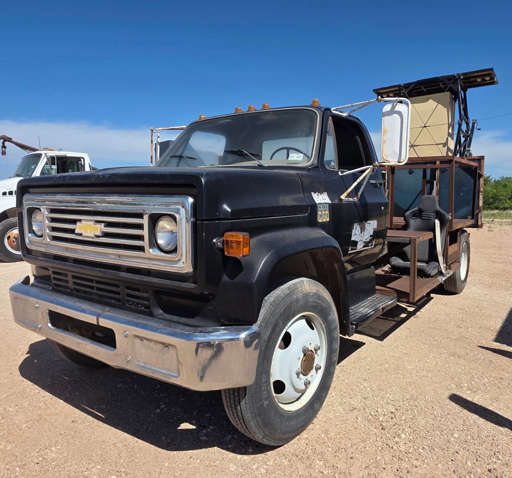 1975  CHEVROLET  C60 TRAFFIC TRUCK (INOPERABLE) (A48992)