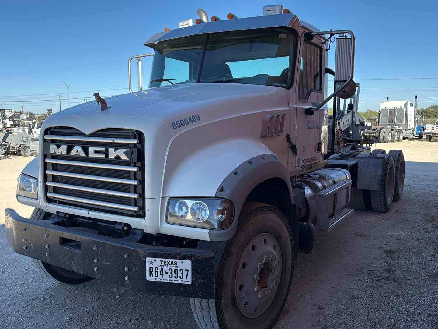 2019 MACK GRANITE (A58214)