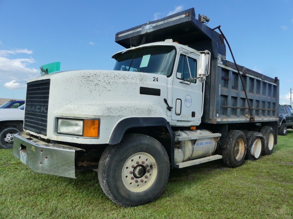 2001 Mack CL713 (A50120)